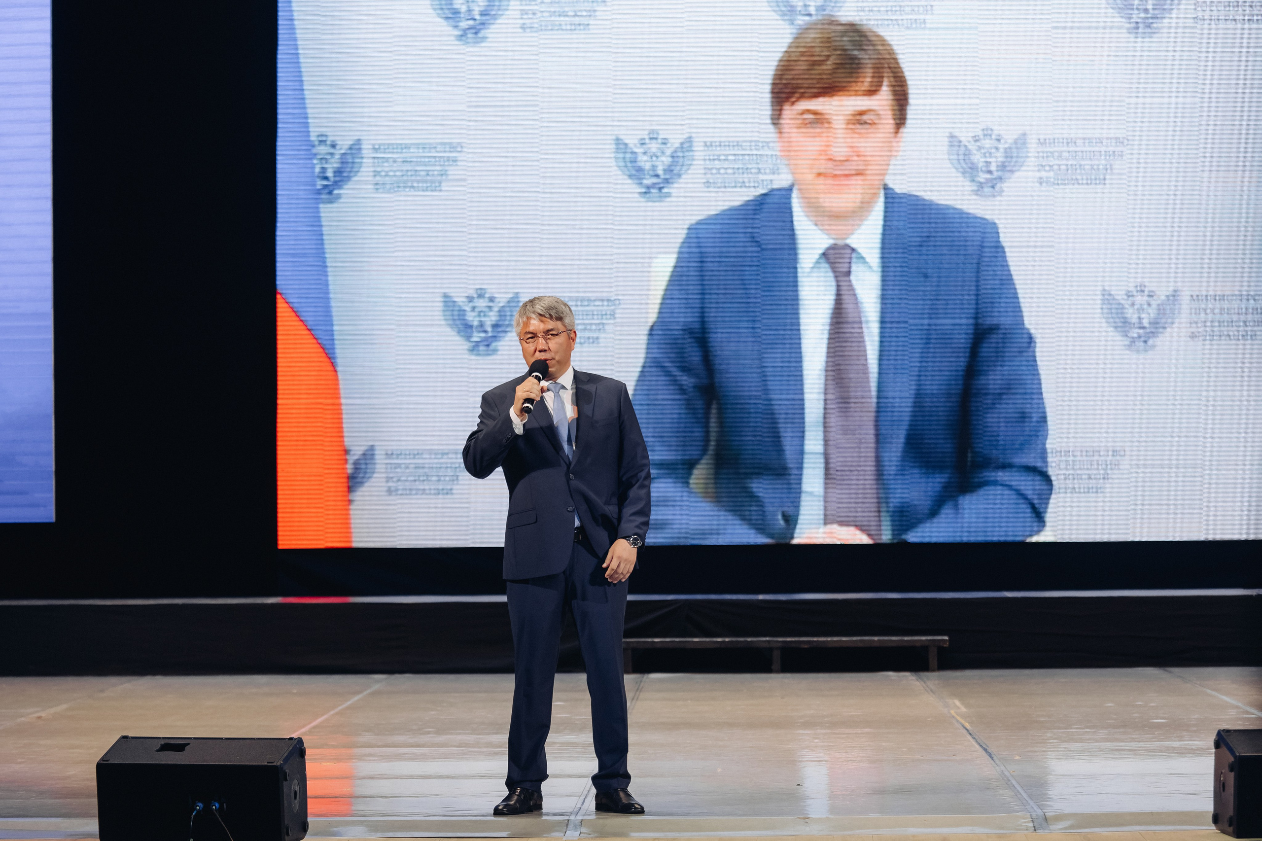 Лучший учитель родного языка и литературы 2025. Свадебный и семейный фотограф в Улан-Удэ