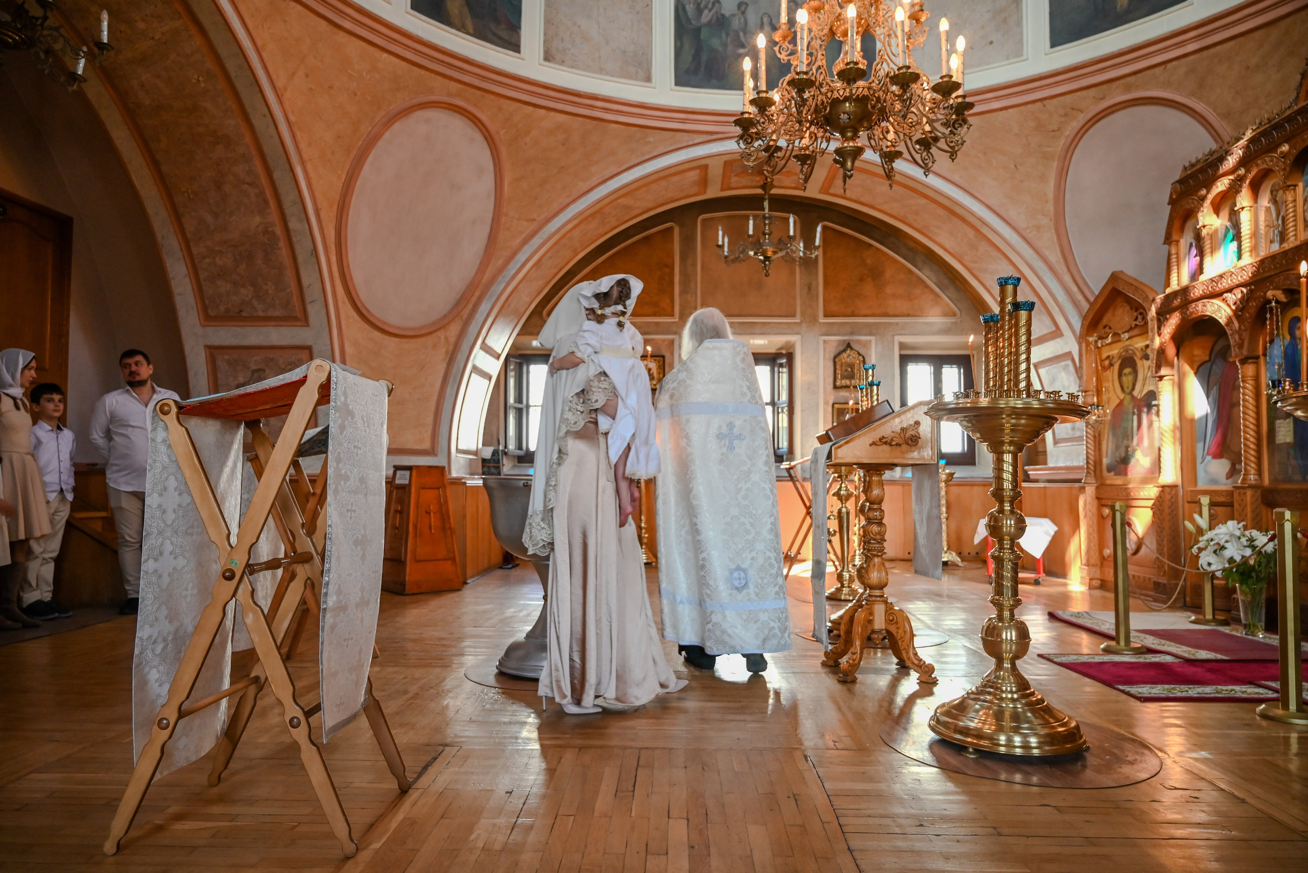 Крещение мама Анна. Семейный и детский фотограф Москва