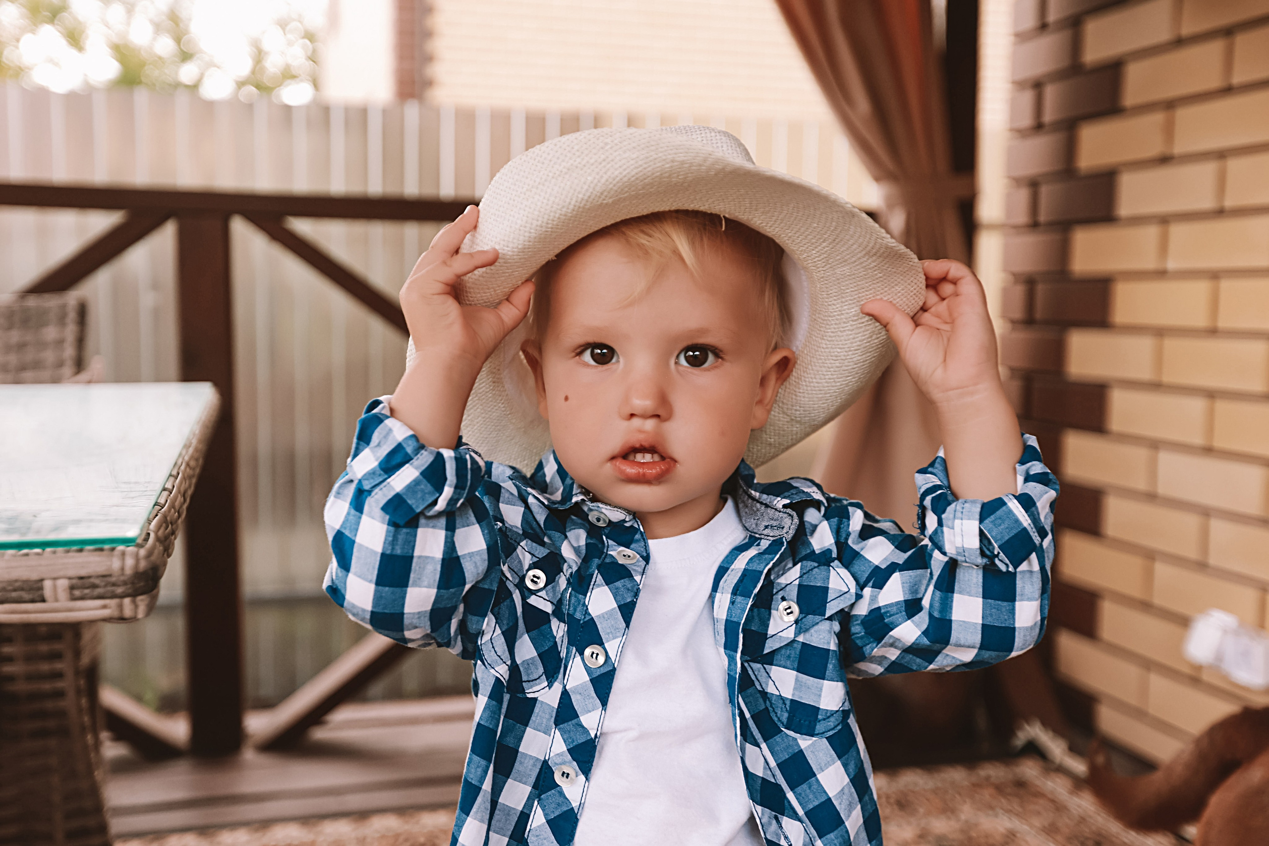 У дома. Семейный фотограф Тюмень, фотограф на роды Салмина Мария
