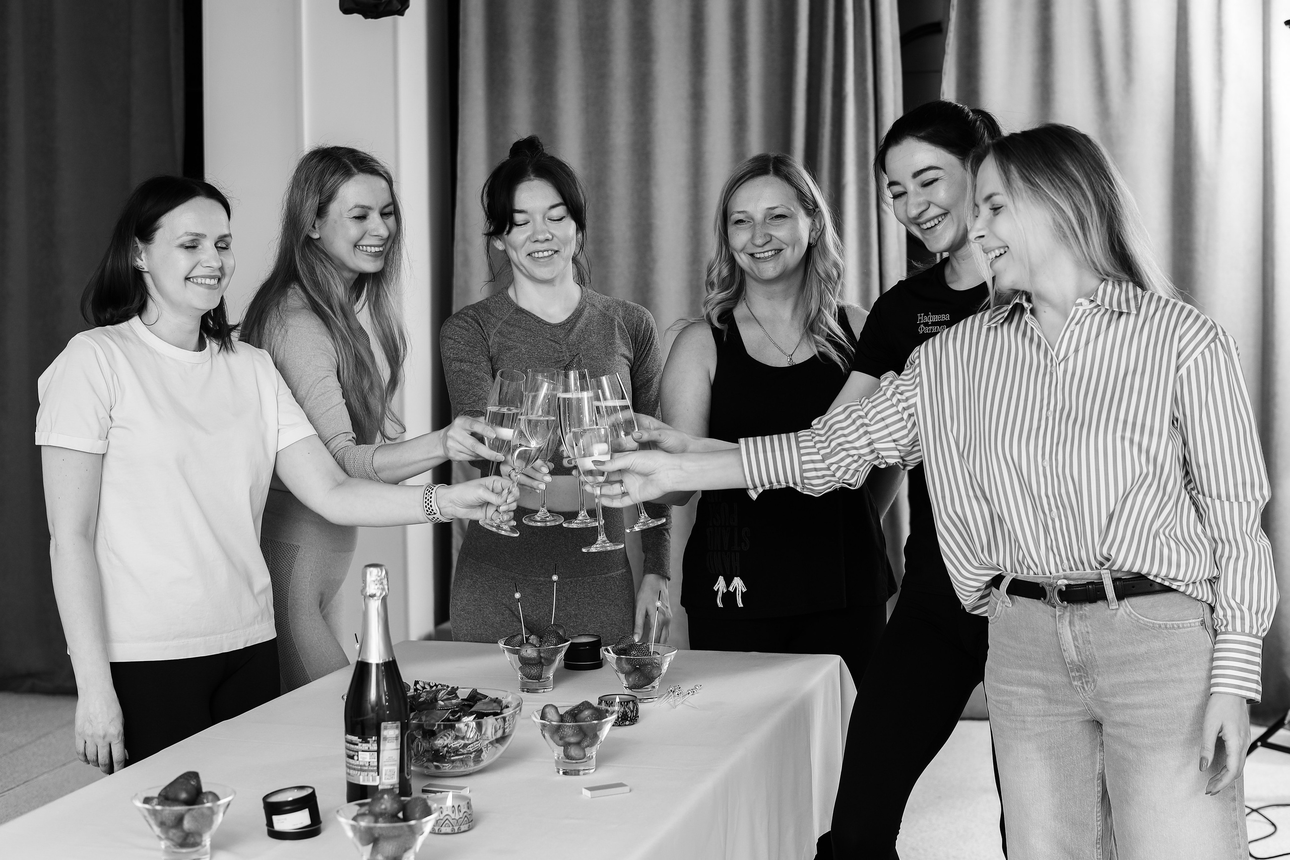 Арт-терапия + аэройога. Фотограф Надршина Лилия