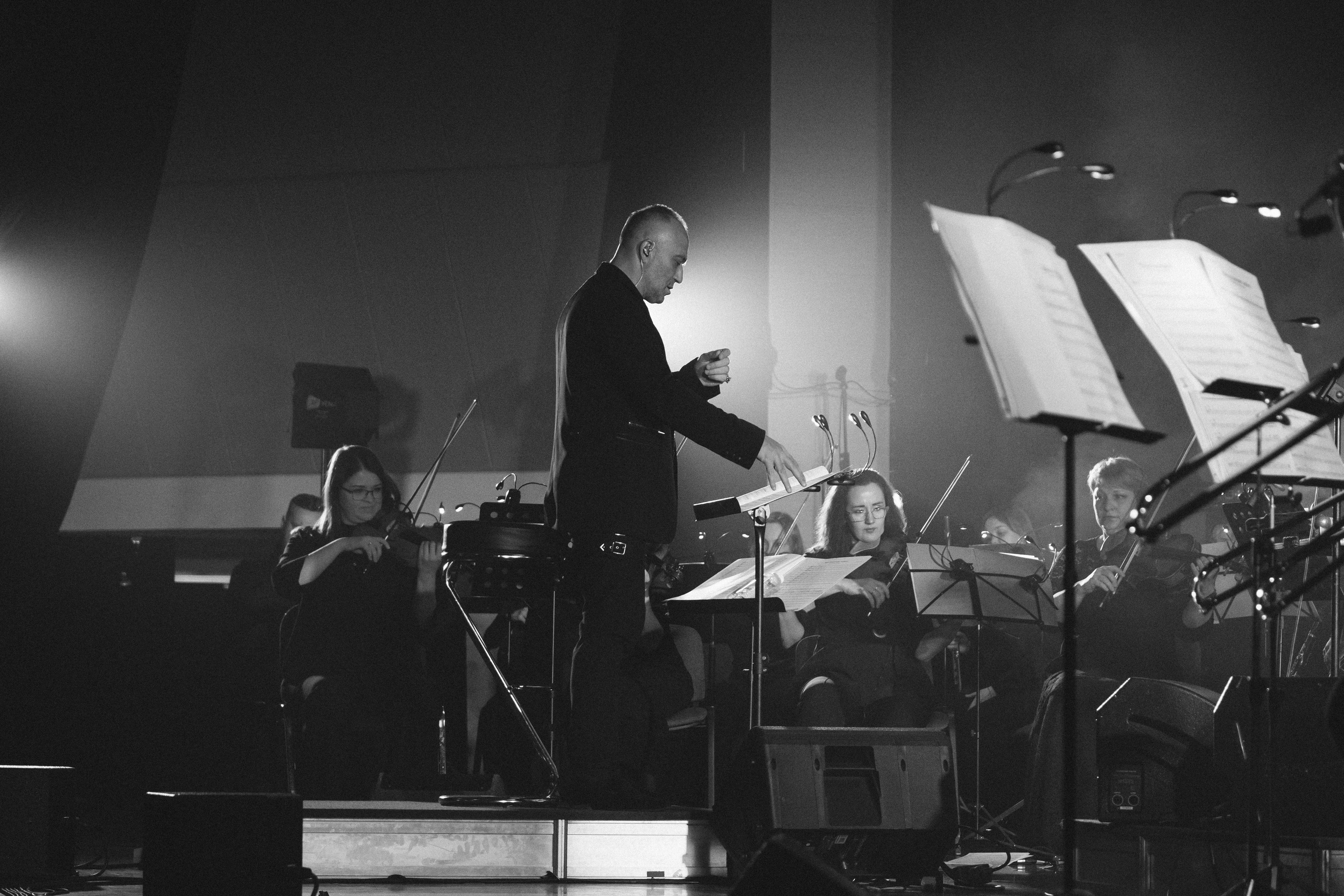 Сергей Бобунец в Красноярске 18.03.26. Фотограф Красноярск съемки лавстори, фотосессия в студии, портретная съемка, творческие фотосессии