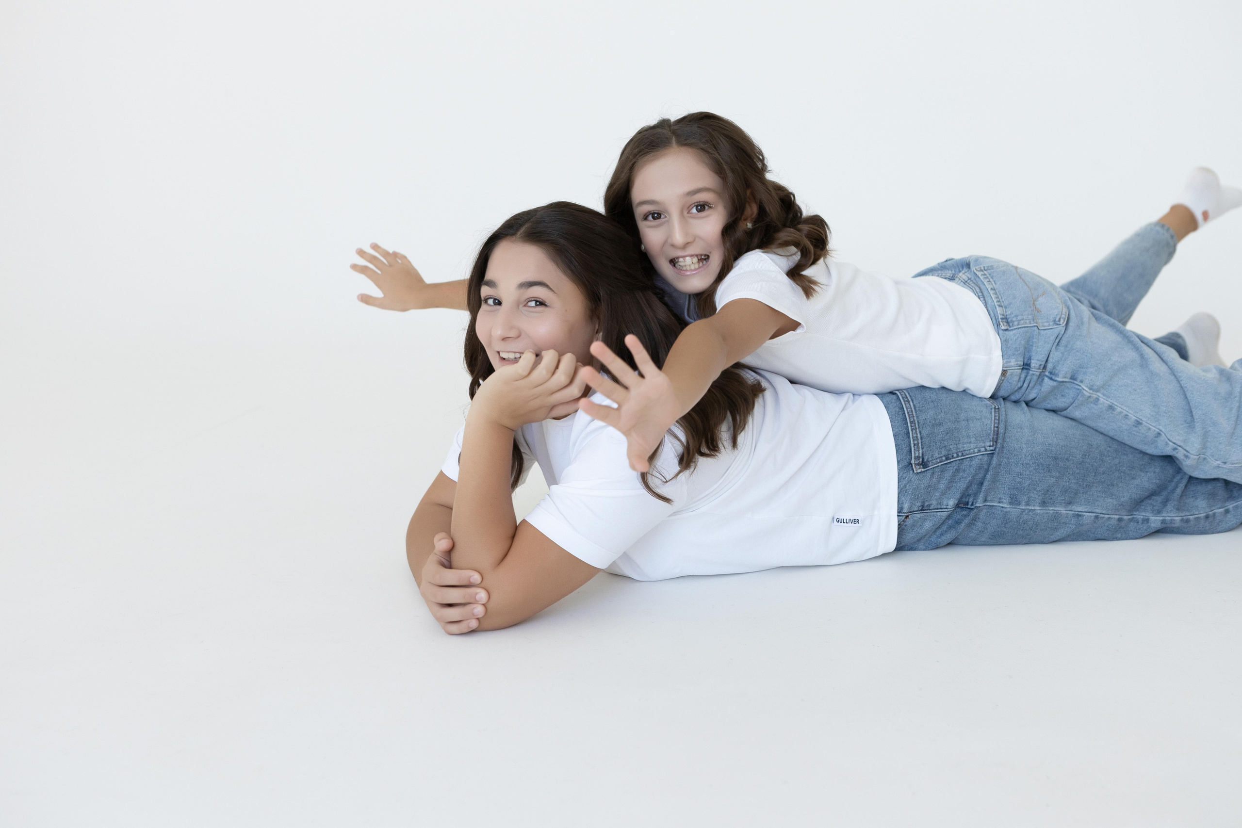 Сестры в студии. Семен Соколов