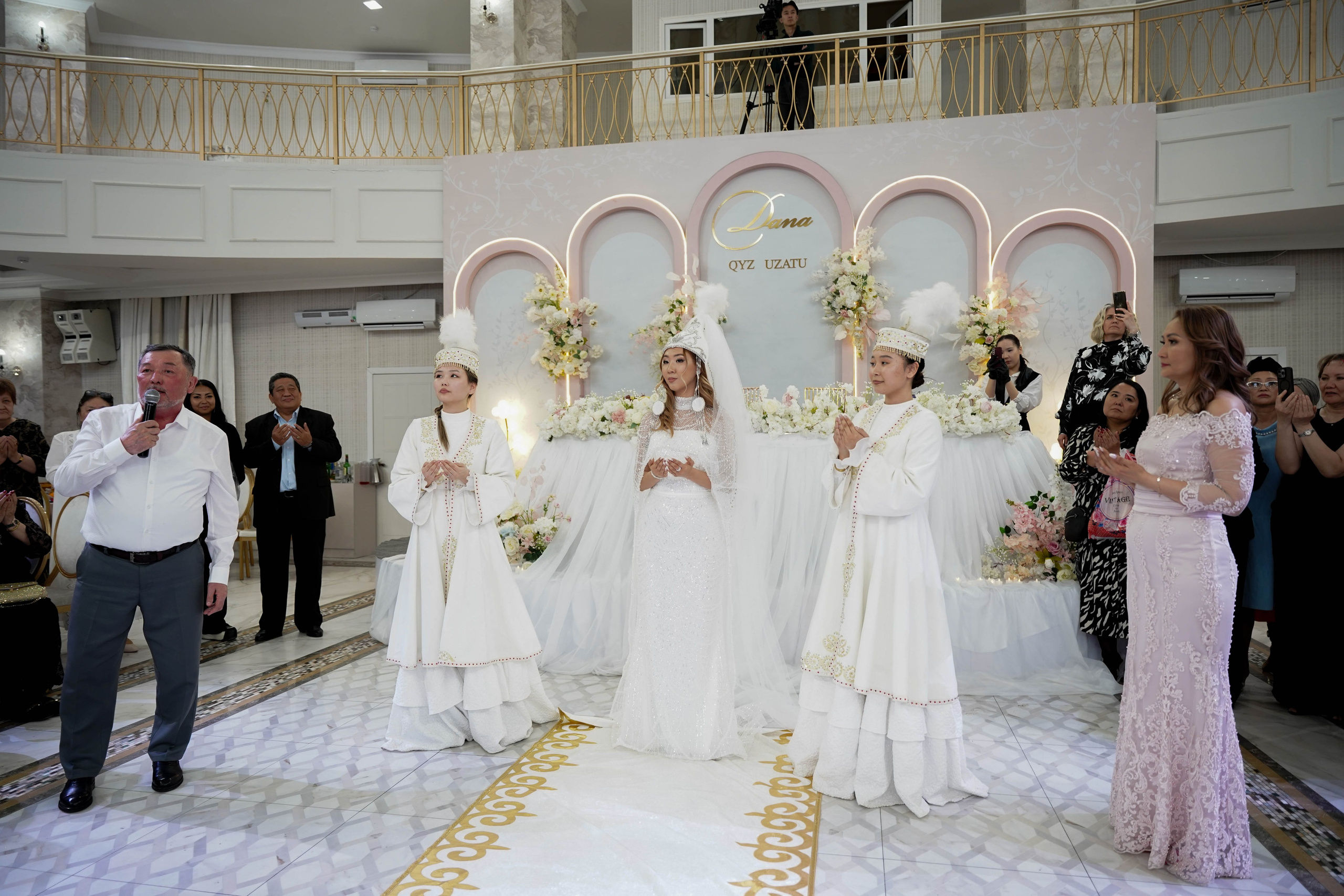 Dana uzatu. Фотограф Ернар Ержанов