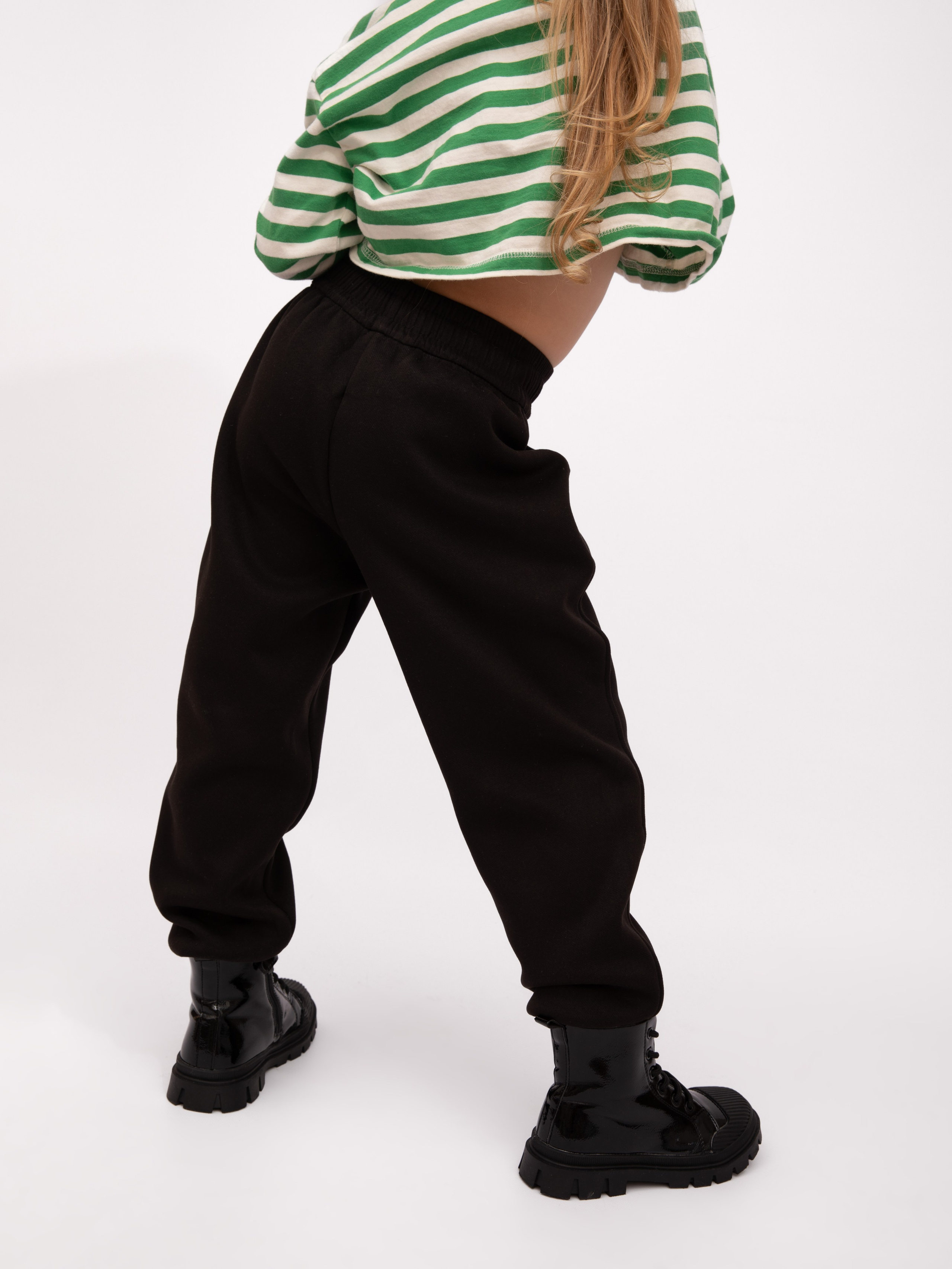 Детские брюки. Фотостудия предметной и модельной съёмки для маркетплейсов