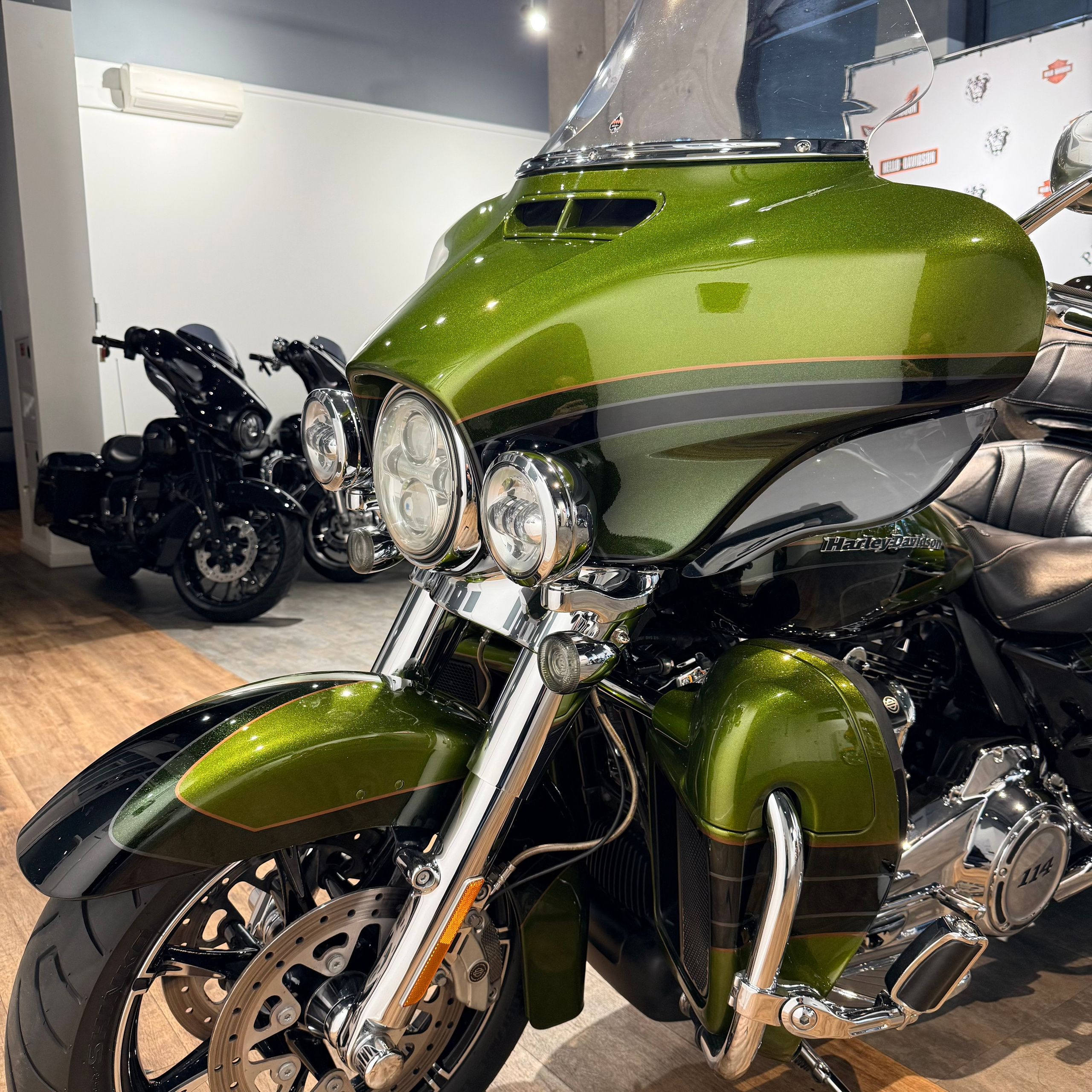 2017 CVO Electra Glide Spiked Olive Serpentine Green. Hello Davidson, Москва. Только хорошие мотоциклы…