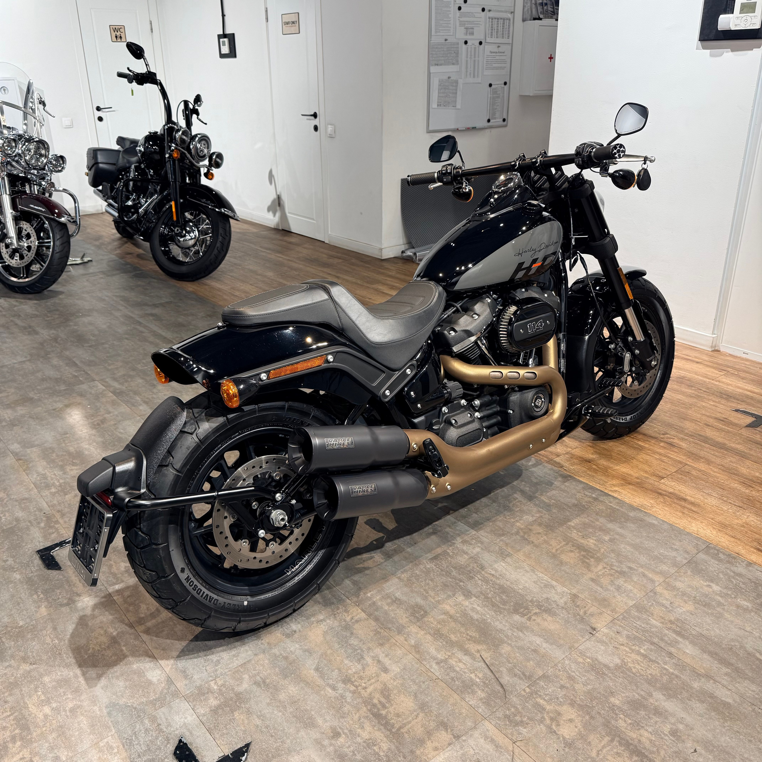 2023 HD FAT ВОВ 114 Vivid Black Nаrdо Gray (VIN *5НD*4007). Hello Davidson, Москва. Только хорошие мотоциклы…