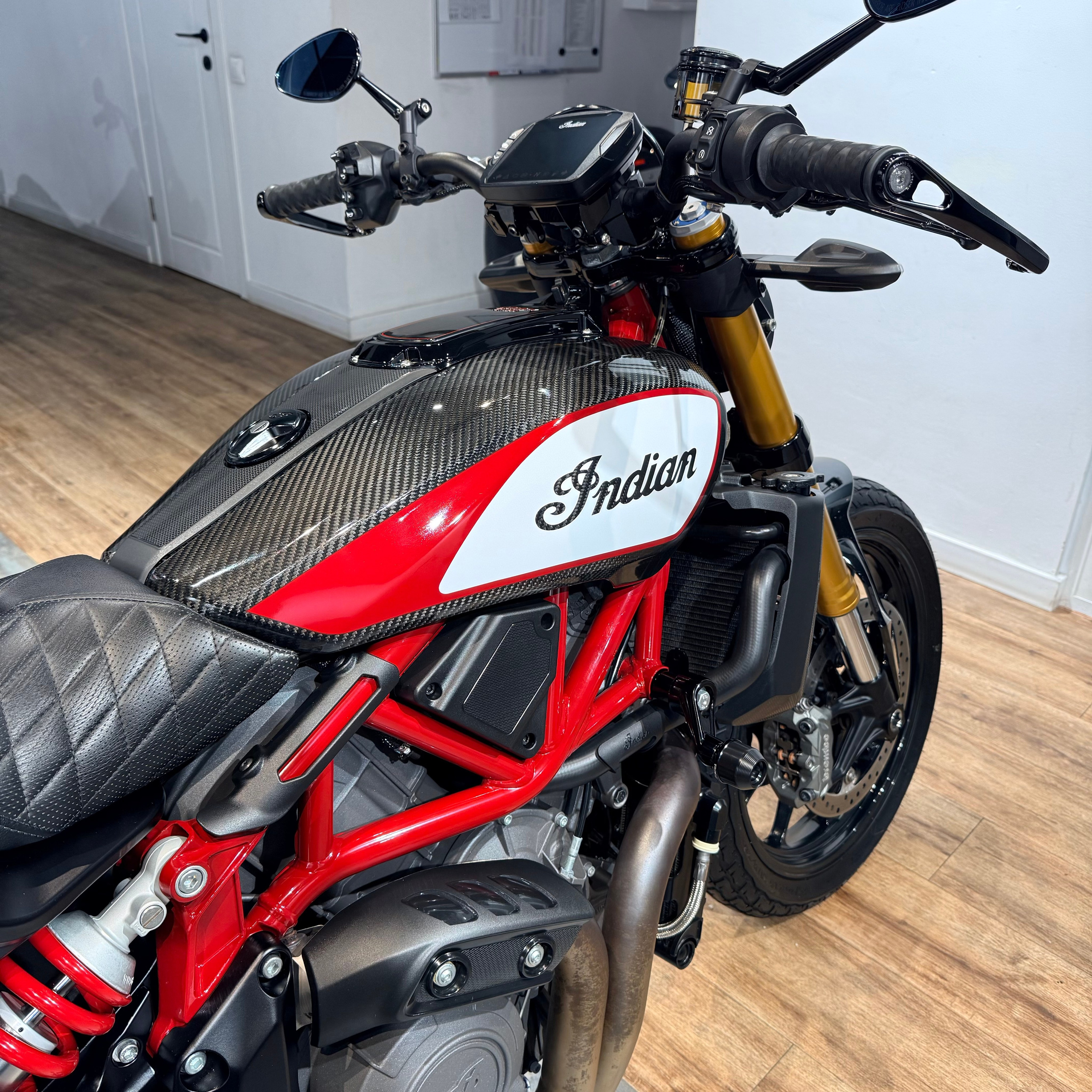 Купить 2021 Indian FTR Carbon Race Replica — подробнее на сайте. Hello Davidson, Москва. Только хорошие мотоциклы…