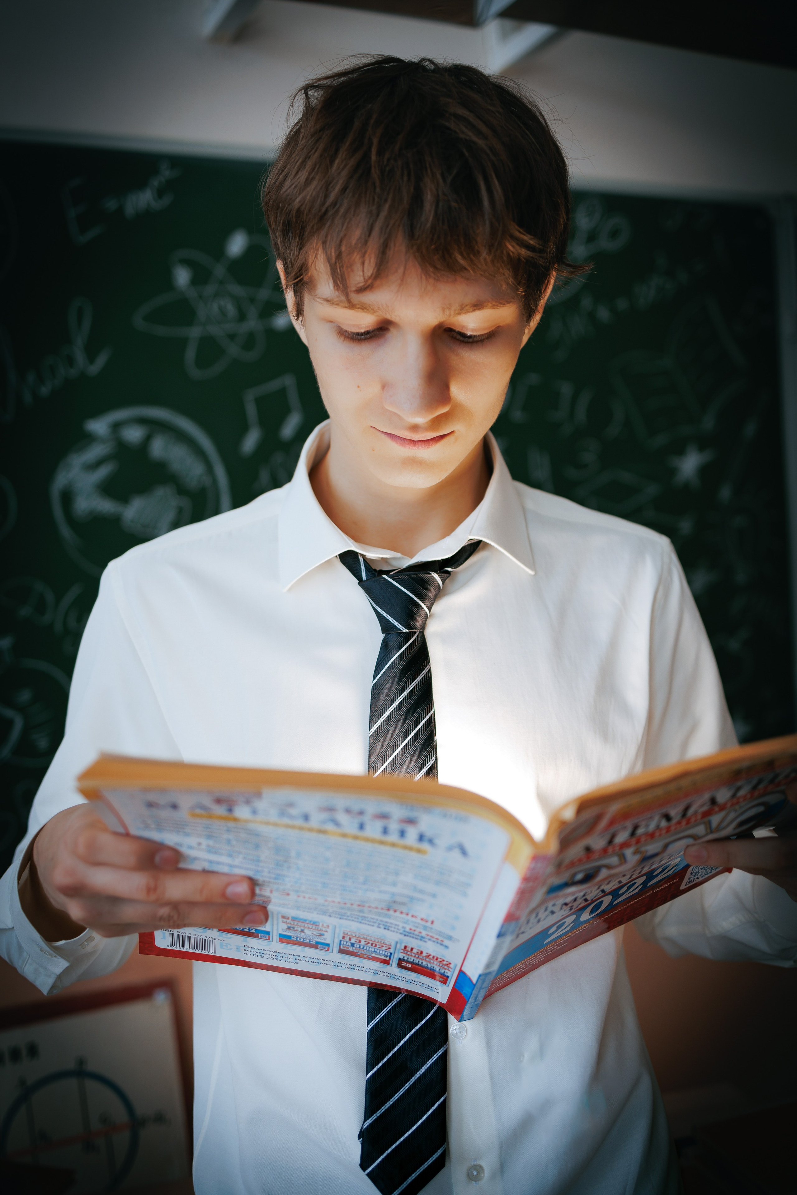 Позы для школьной фотосессии. Фотограф Медногорск Кувандык Оксана Шерехода свадебные, семейные, индивидуальные, школьные фотосессии. Печать фотоальбомов