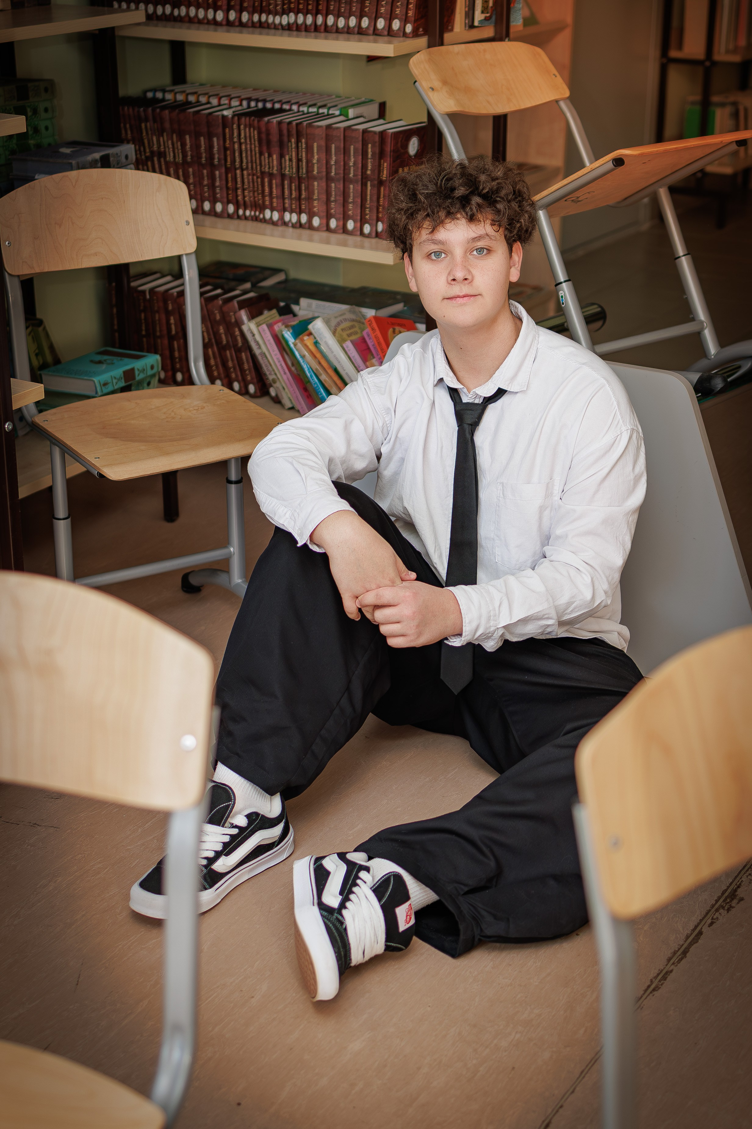 Позы для школьной фотосессии. Фотограф Медногорск Кувандык Оксана Шерехода свадебные, семейные, индивидуальные, школьные фотосессии. Печать фотоальбомов