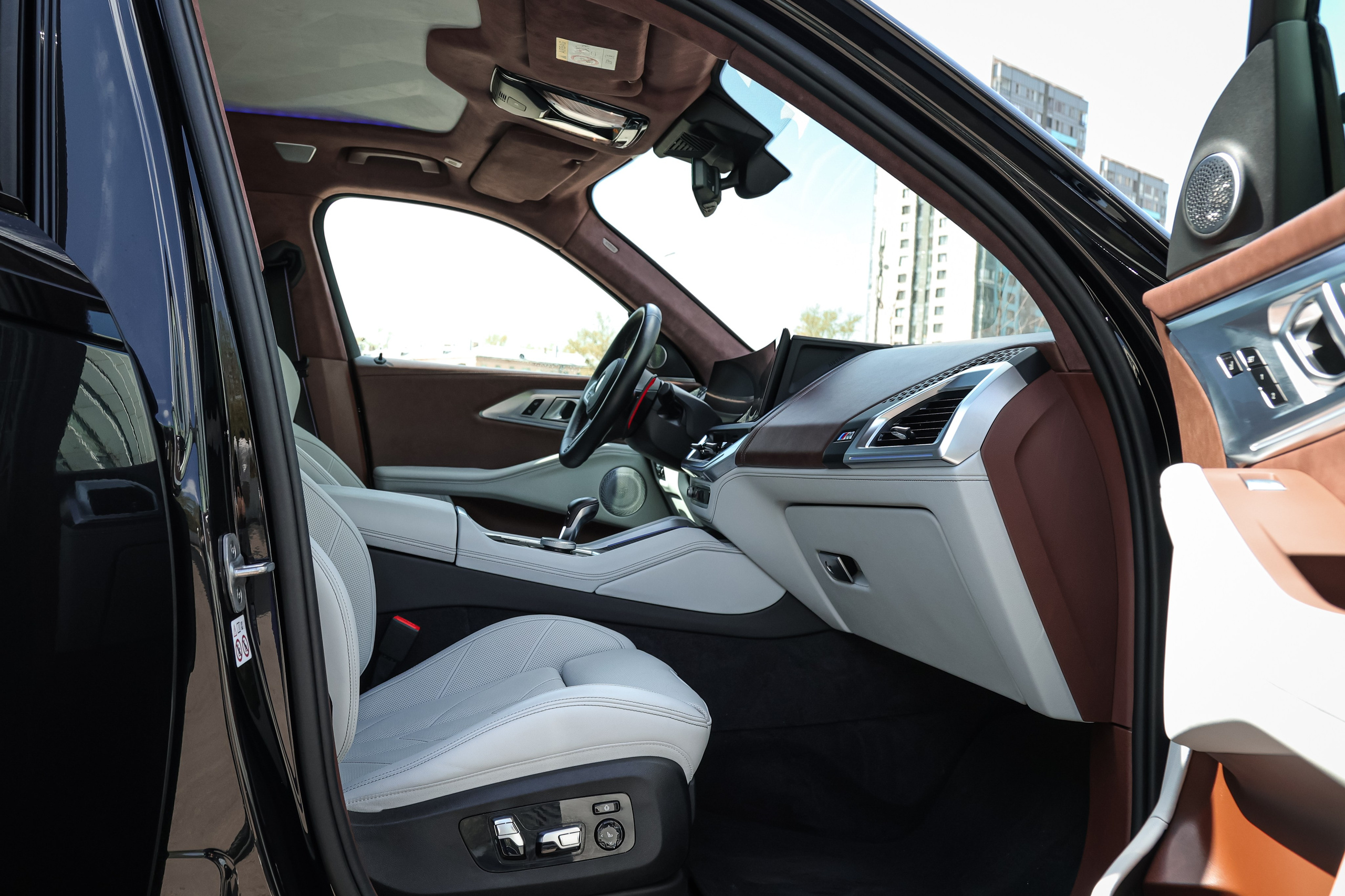 2024 BMW XM. Mixturecaptures