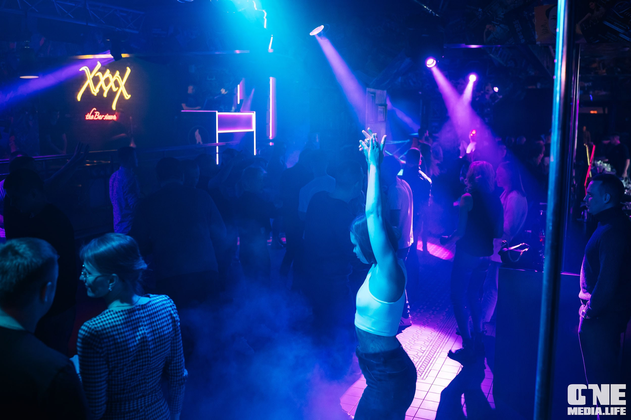 Пятничная туса в XxxX. One Media Life: фоторепортажи, фотоотчеты с мероприятий и заведений