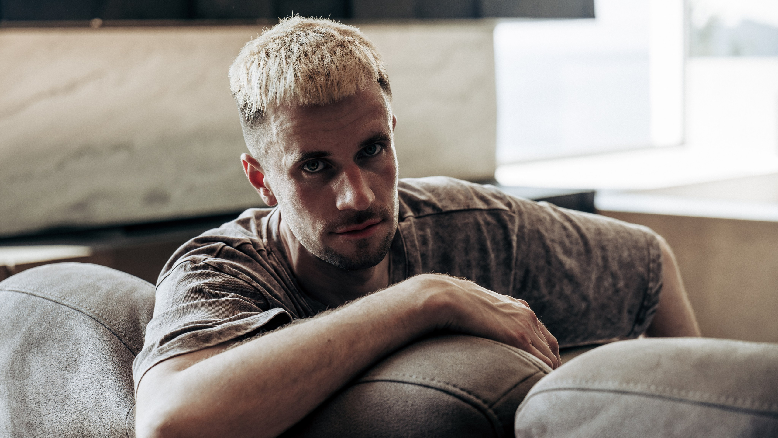 Мужская фотосессия в пространстве G47, на мотоцикле в Невской ратуше и в фотостудии «Art Place». Профессиональный фотограф в Санкт-Петербурге Александр Волосенцев