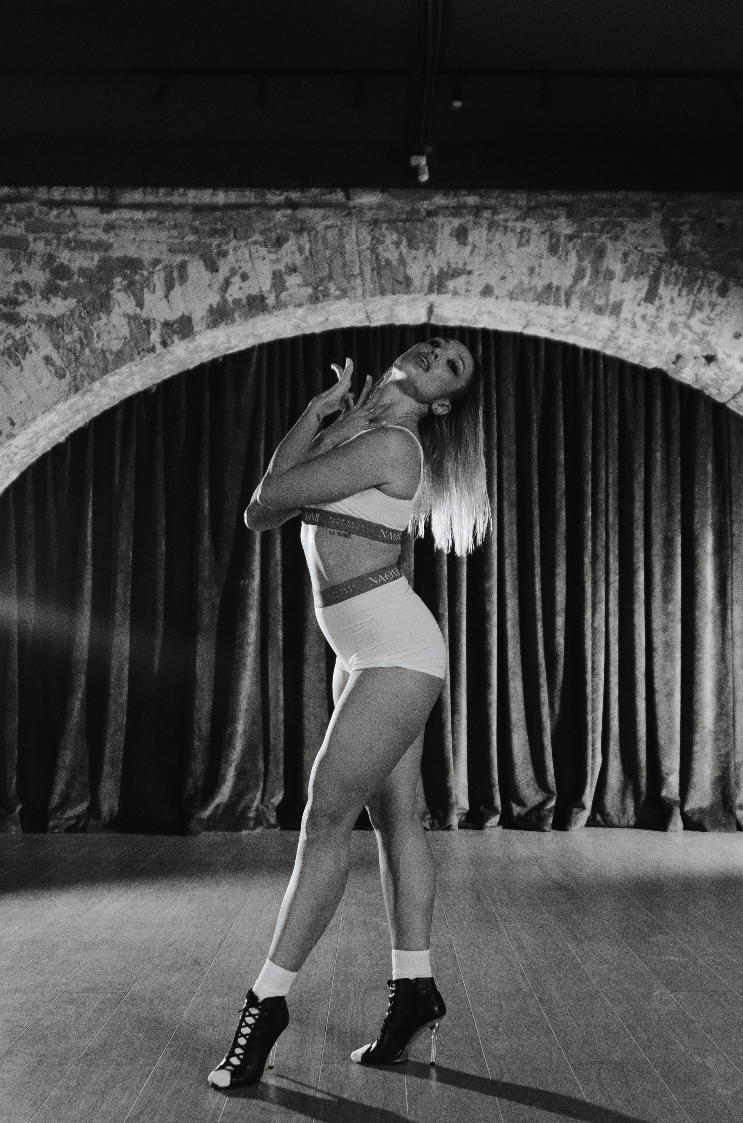 Фото-подглядки с видеосъемки танцевальной команды «Secret». Денисова Аля — фотограф для парных съемок и индивидуальных историй в Барнауле