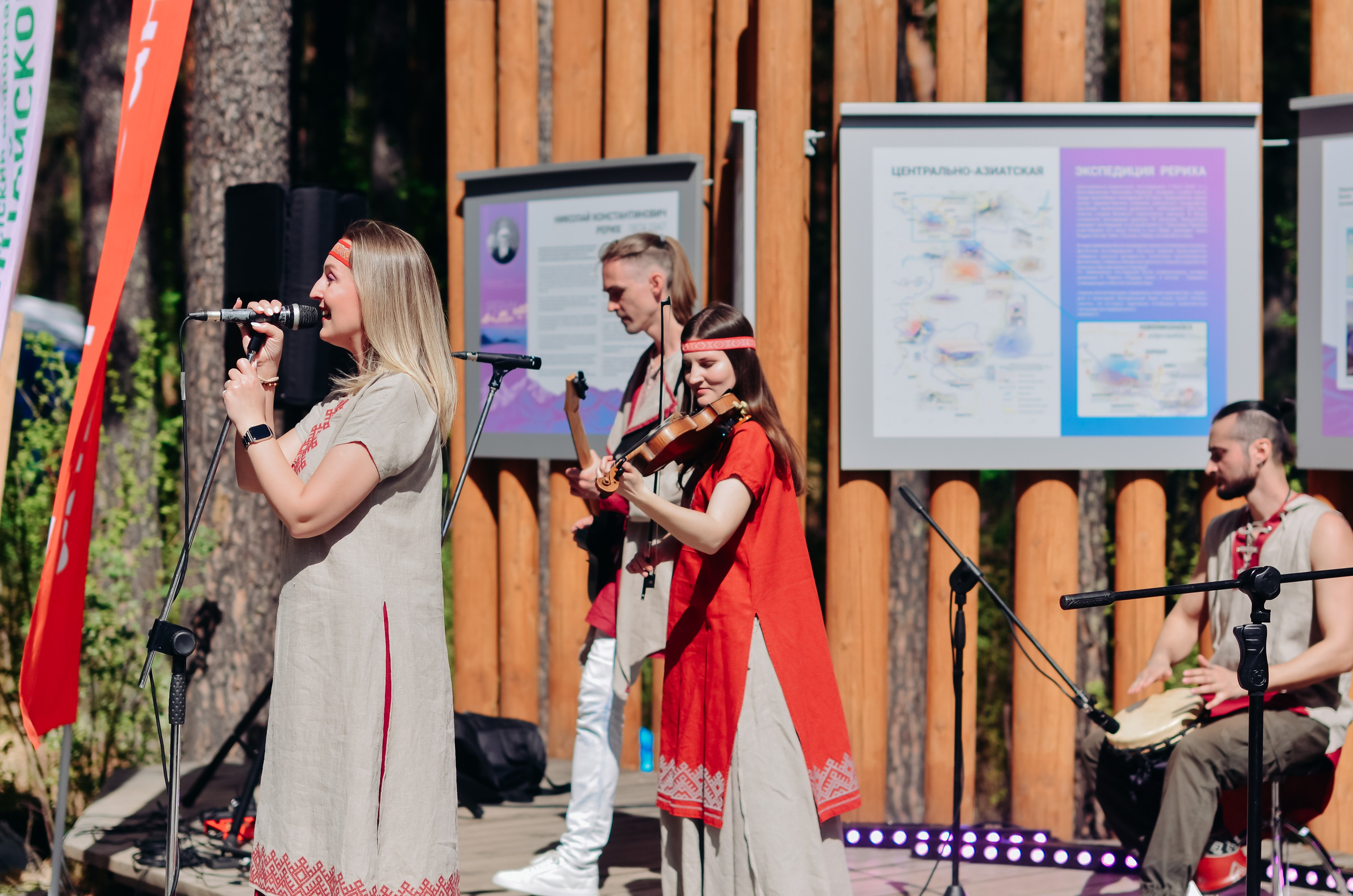 Фестиваль «Цветение Маральника на Алтае 2025». Фоторепортаж. Денисова Аля — фотограф для парных съемок и индивидуальных историй в Барнауле