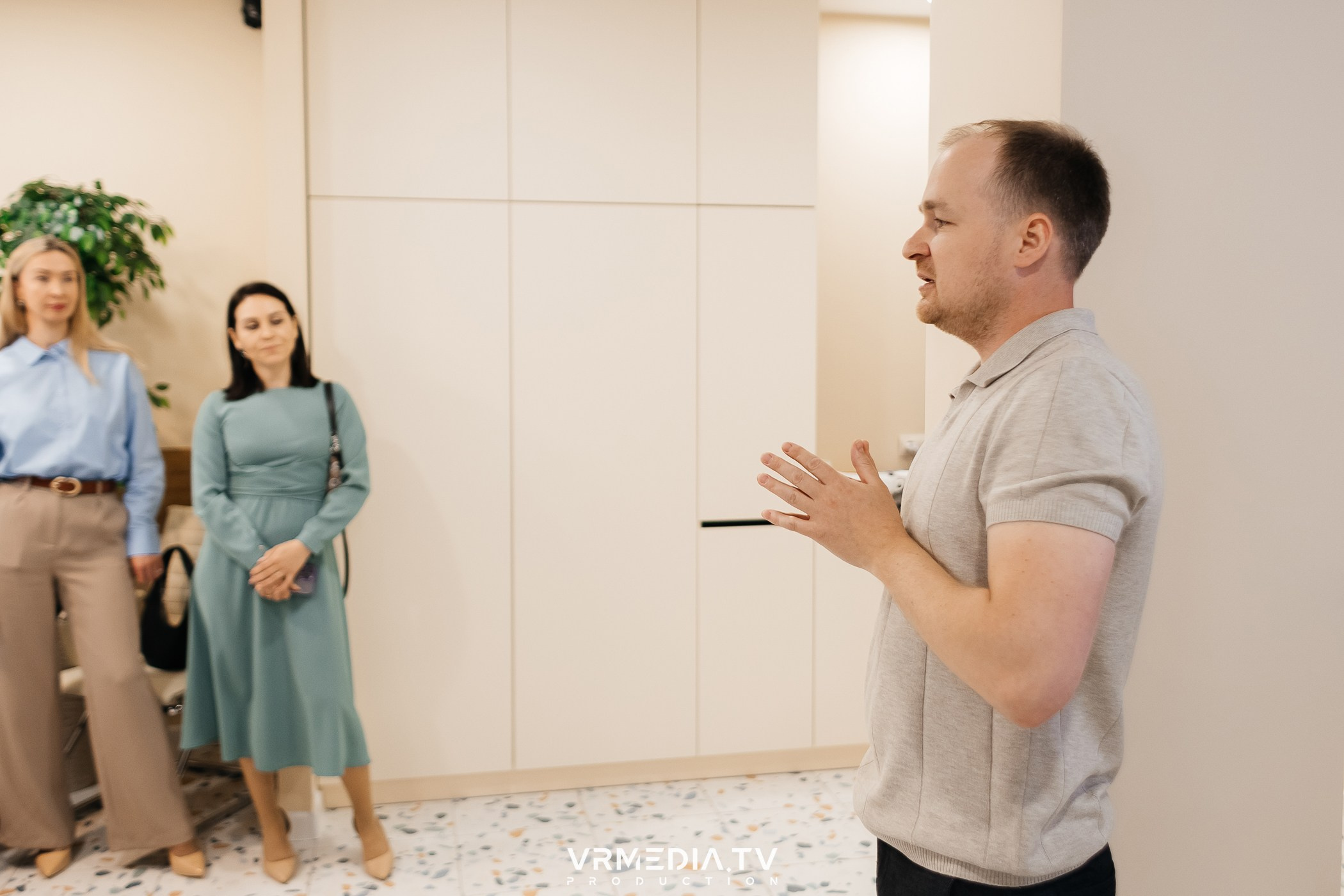 Business travel brunch