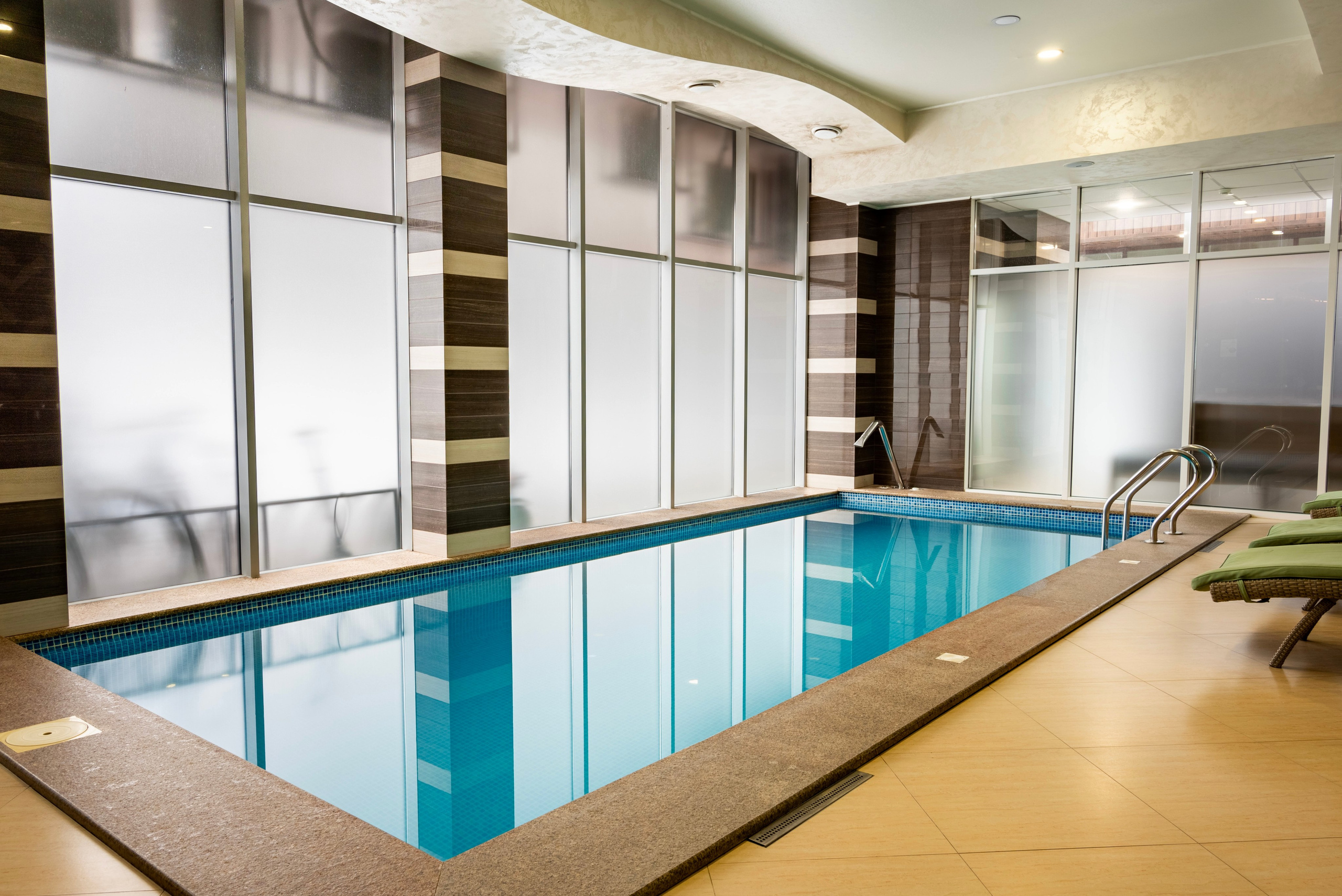 Интерьер. Отель бассейн и ресторан. Предметный фотограф, фото для маркетплейсов Пятигорск, КМВ