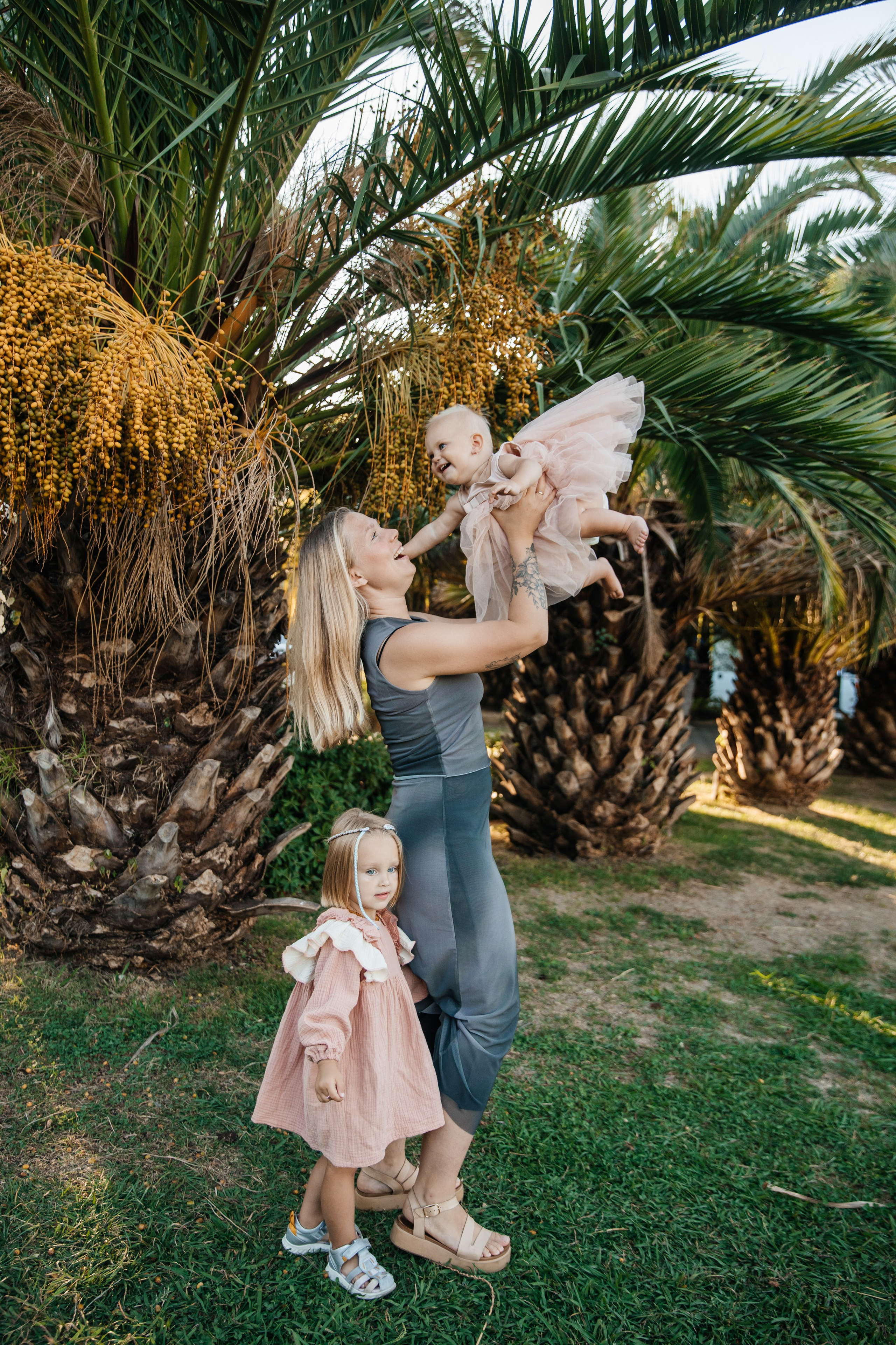 Таисия, Антон и две славных дочки. Фотограф в Сочи. Свадебная видеосъемка Сочи
