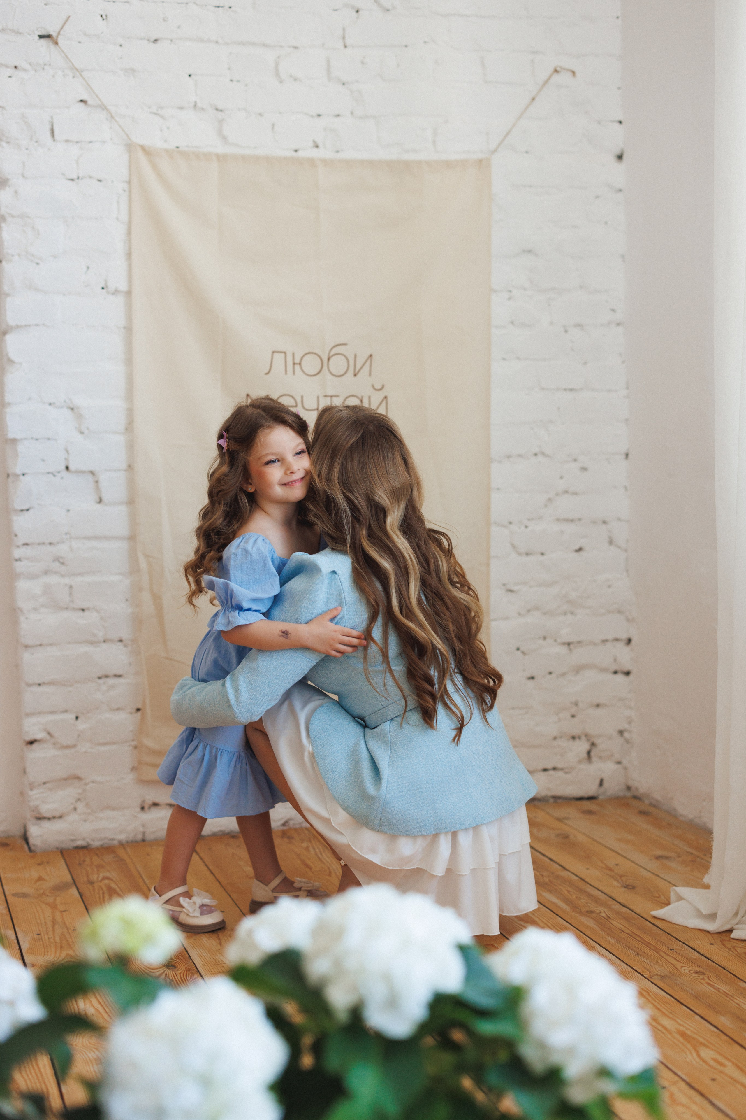 Фотосессия с живыми цветами Гортензии в фотостудии Space JOBS, город Краснодар. Семейный и детский фотограф в Краснодаре Анна Трашкова