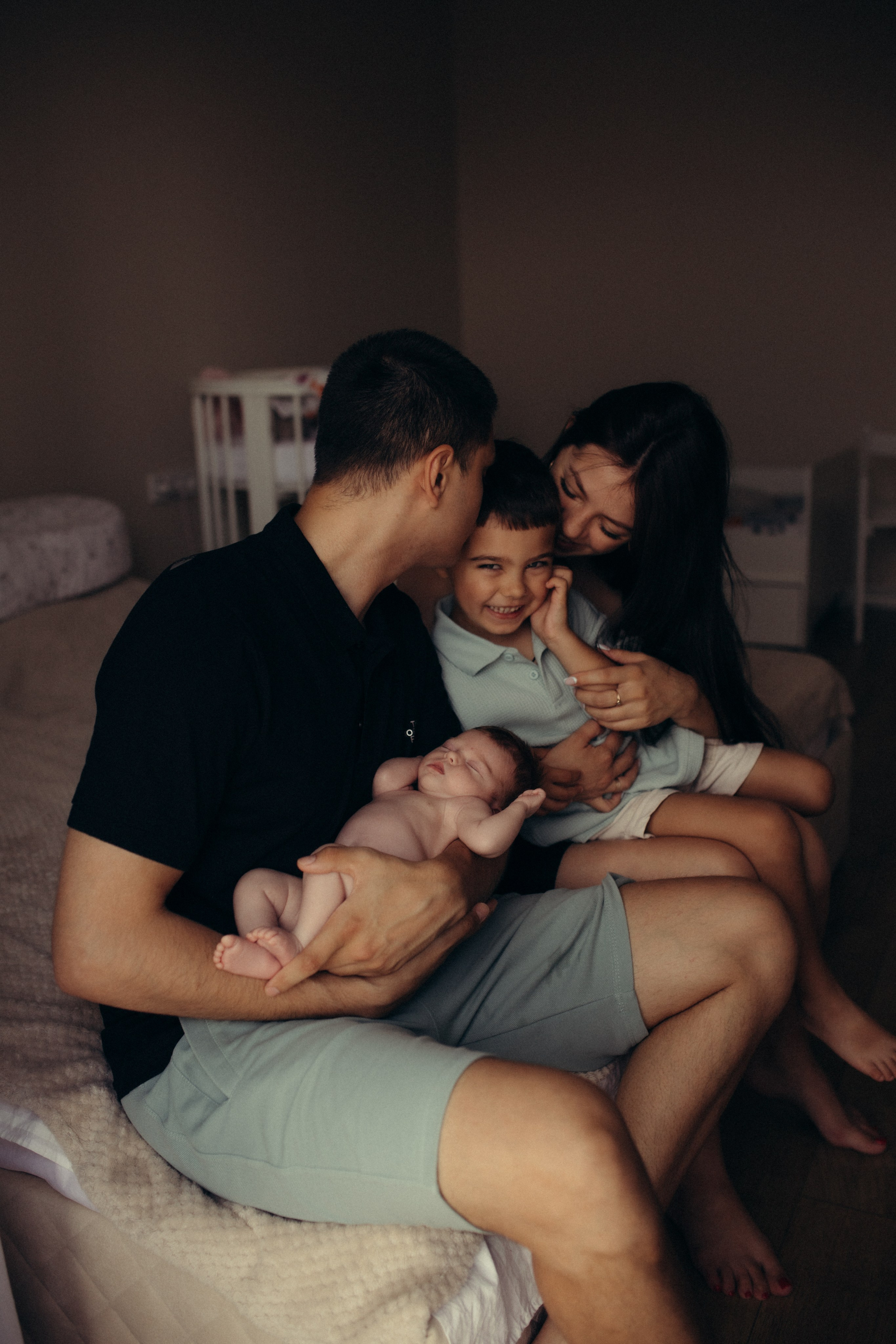 Семейная фотосессия с новорожденным ньюборн. Семейный фотограф в Москве и Люберцах Юлия Гуськова