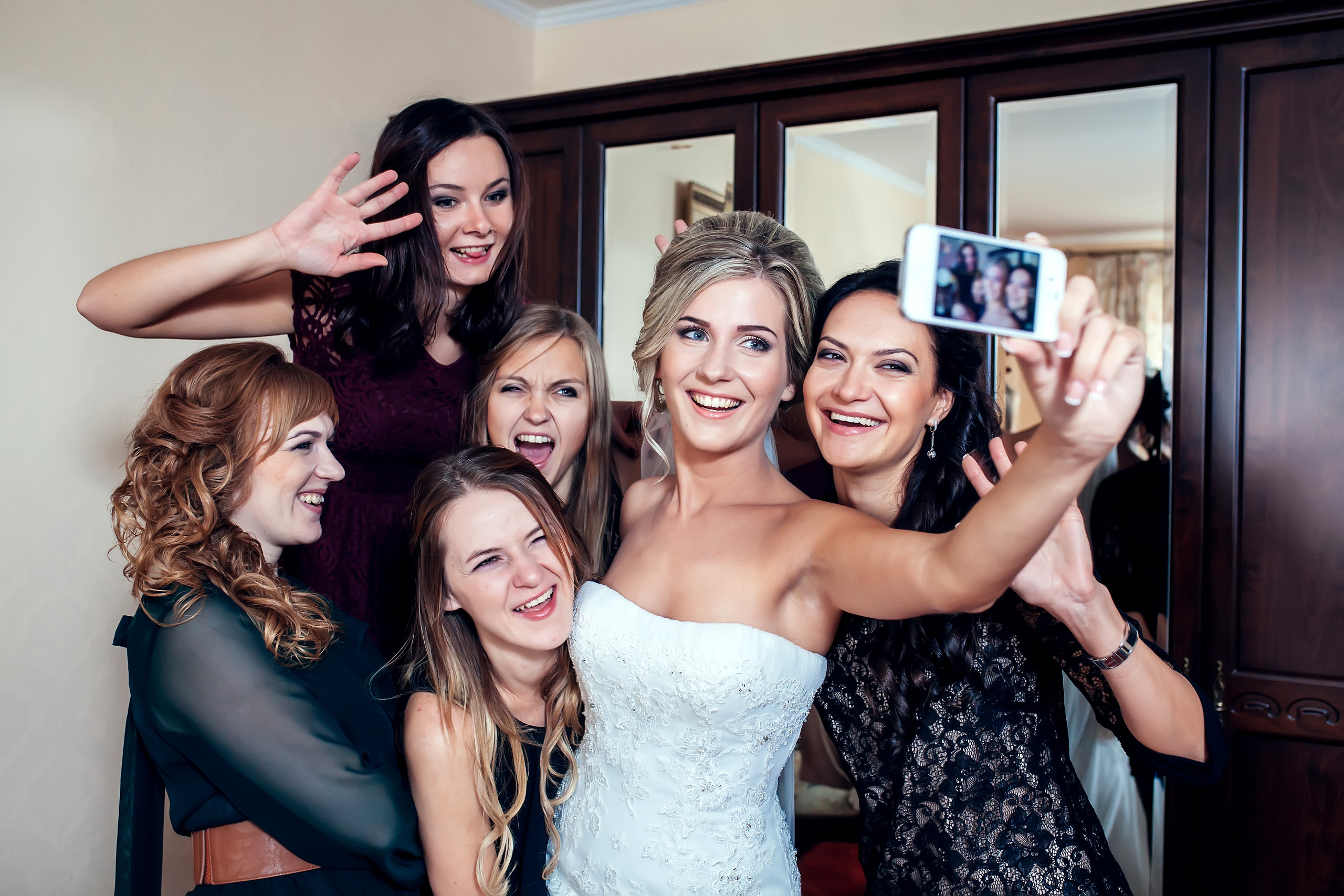 Невеста с подругами