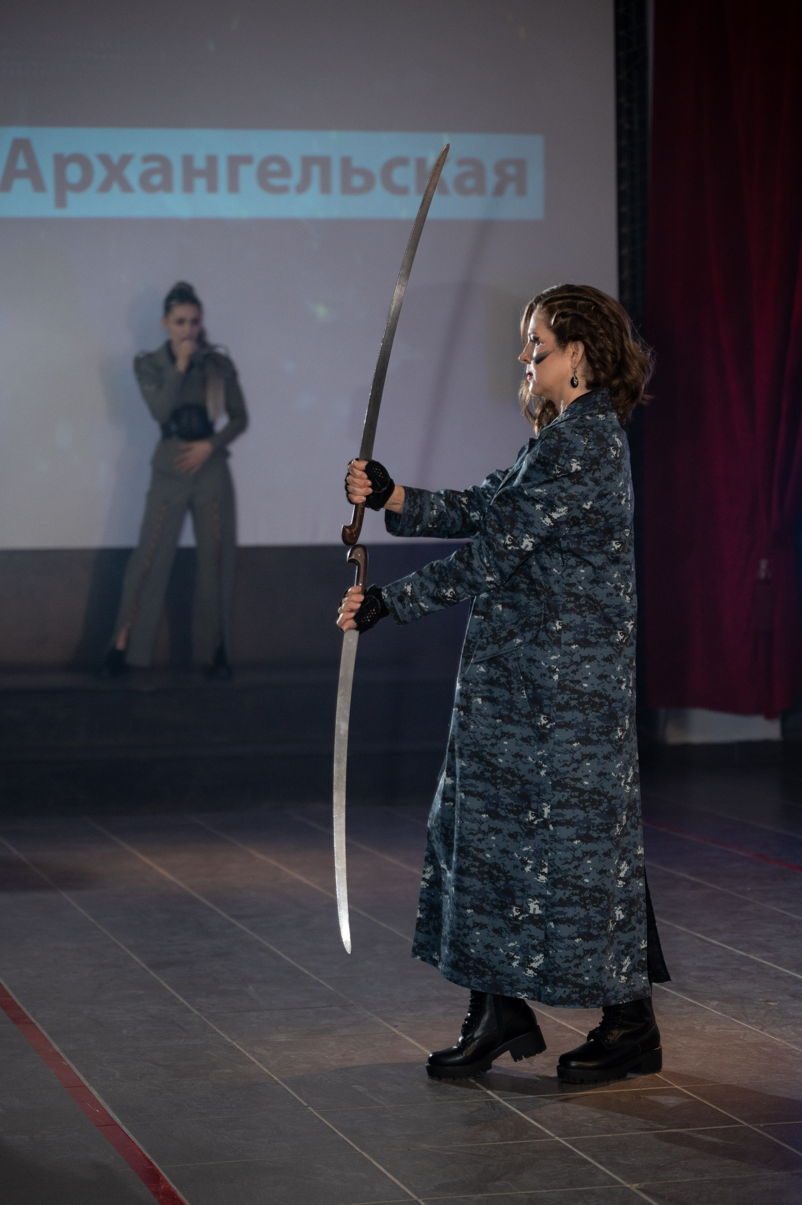 Закрытый показ милитари «Своя трансформация» дизайнера Юлии Бойченко | 24.04.2025. Фотограф в Омске Елизавета Кириллова