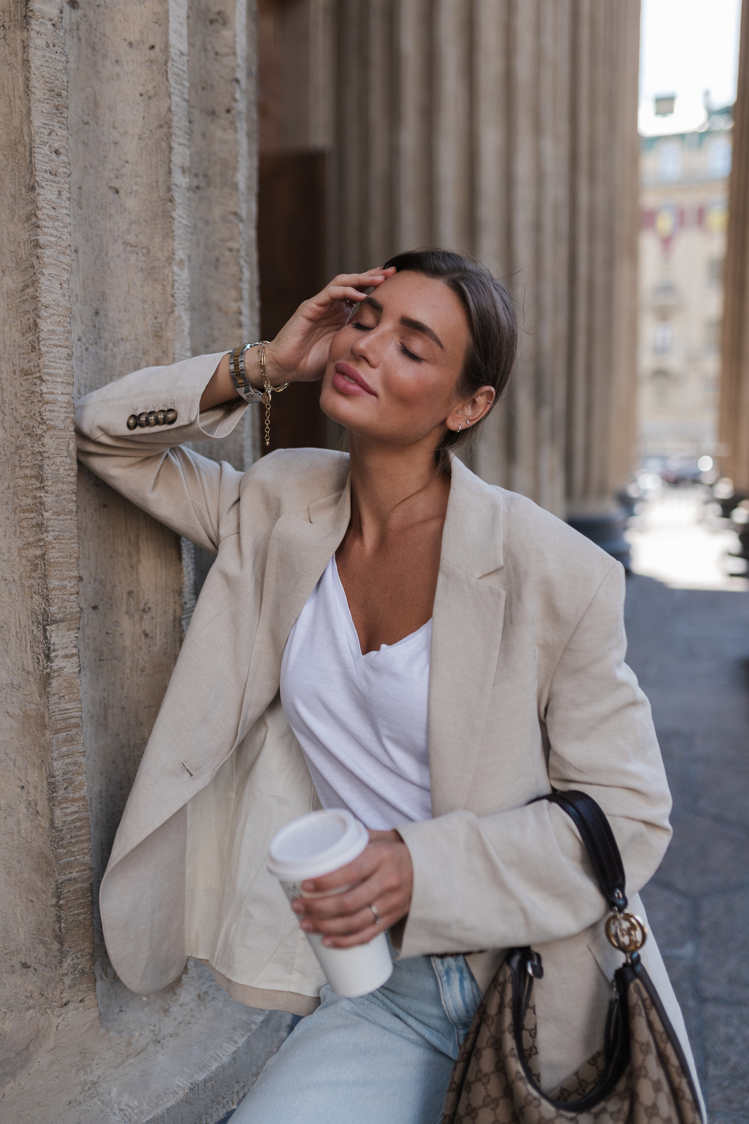 Фотосессия на улице и в кафе. Нейрокреатор Сербия, Нови-Сад