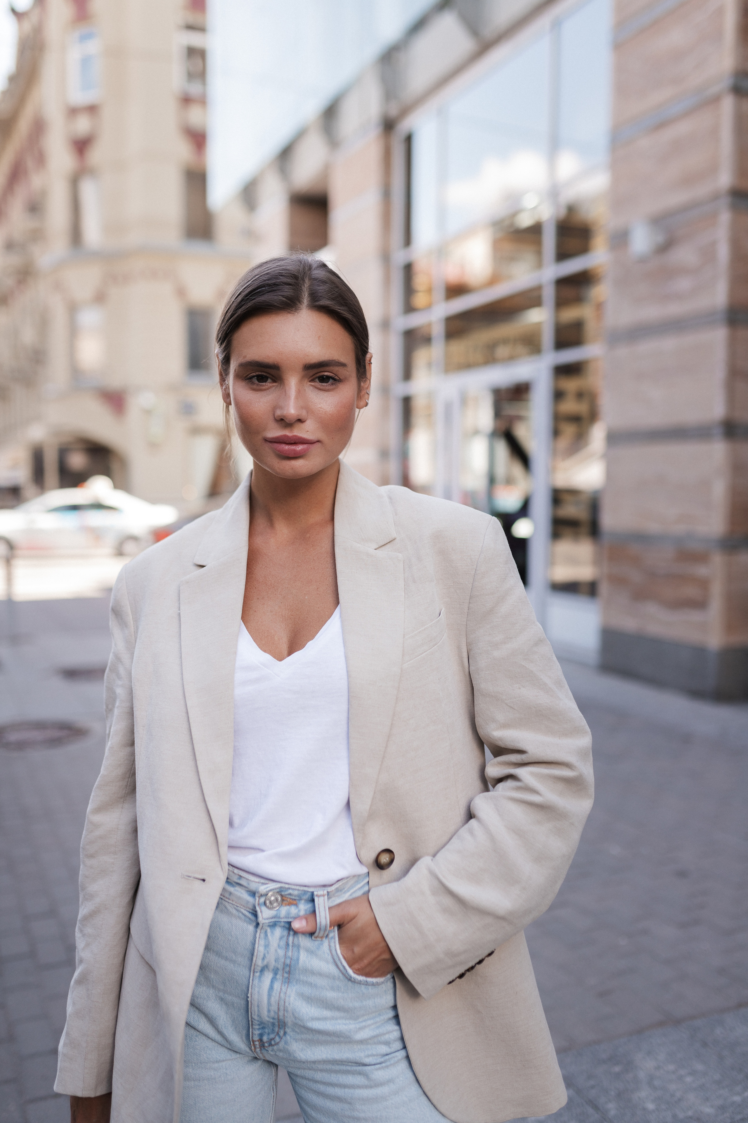 Фотосессия на улице и в кафе. Нейрокреатор Сербия, Нови-Сад