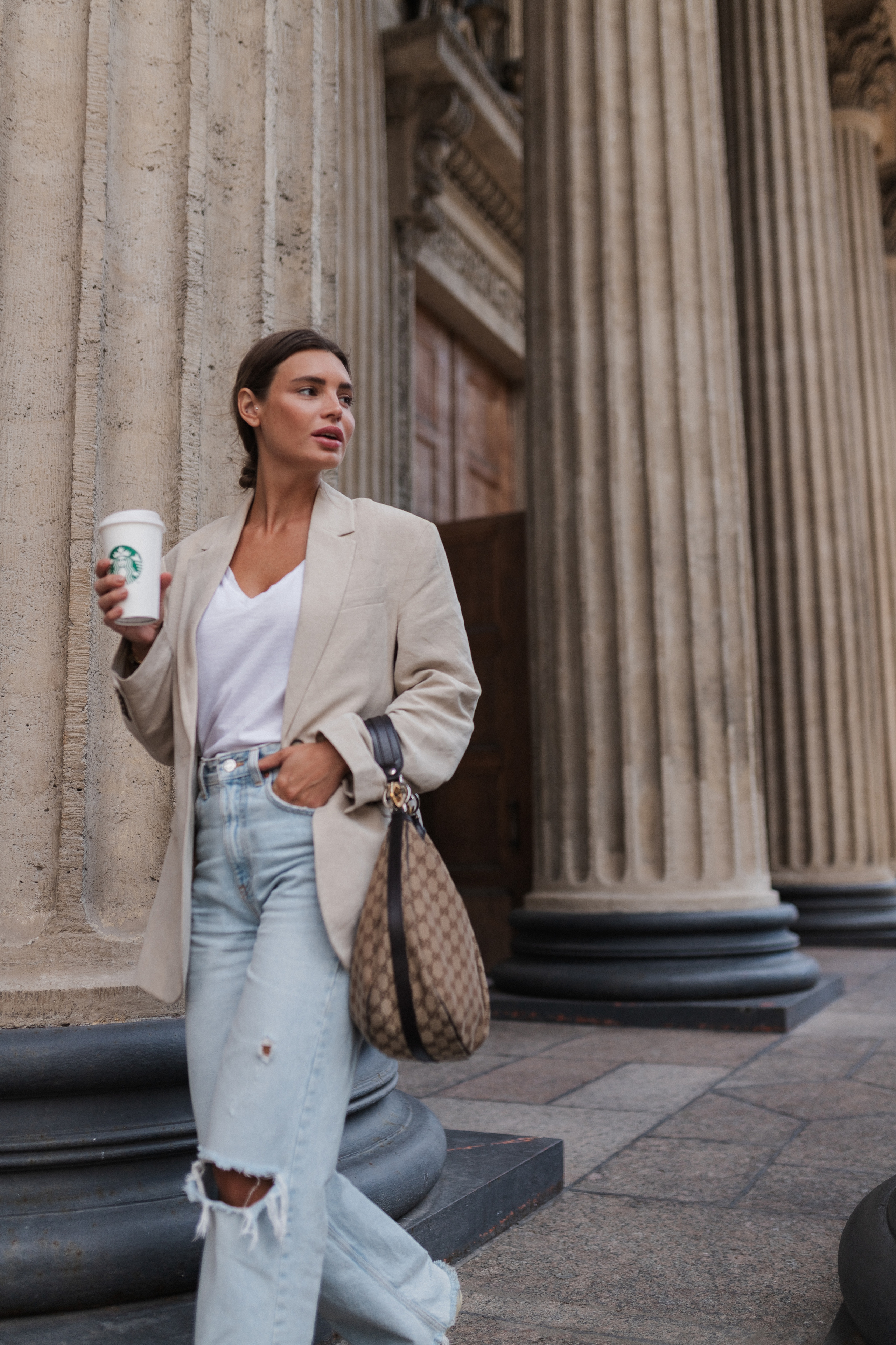 Фотосессия на улице и в кафе. Нейрокреатор Сербия, Нови-Сад