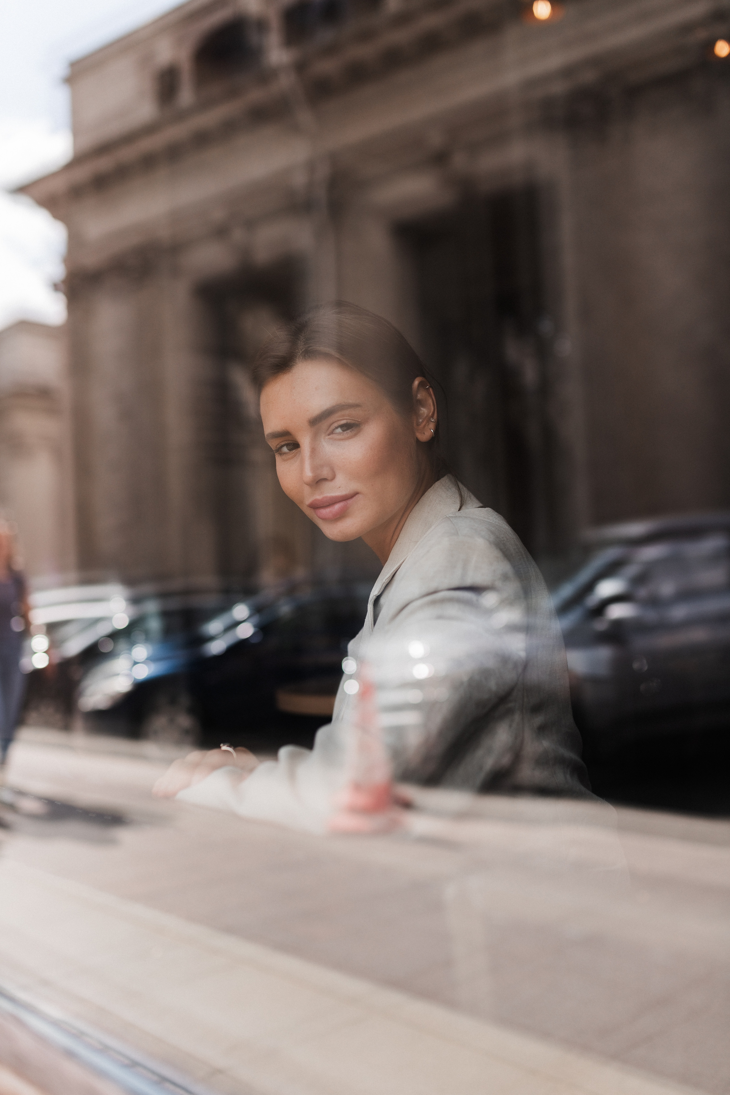 Фотосессия на улице и в кафе. Нейрокреатор Сербия, Нови-Сад