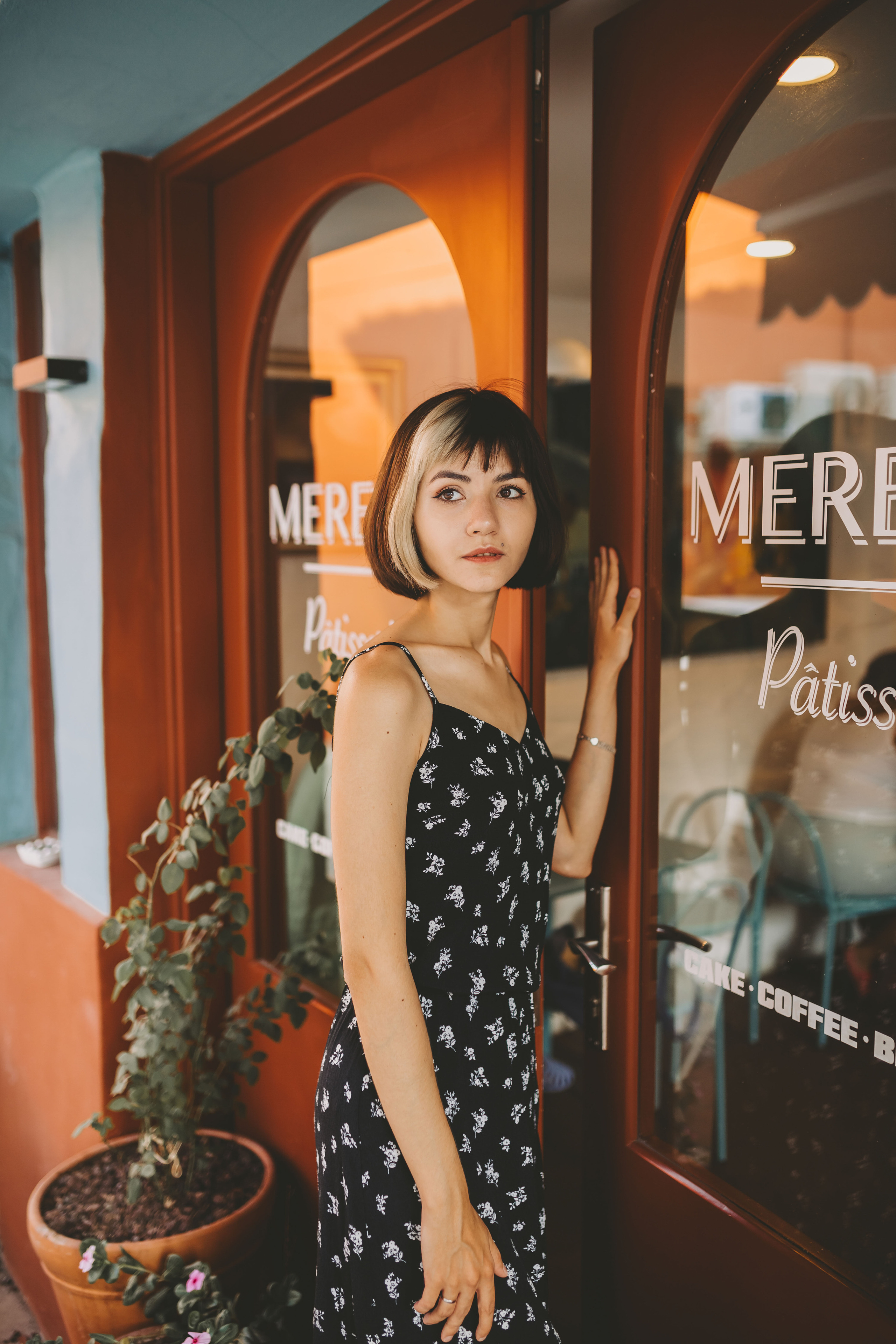 Фотосессия во французском стиле в кафе. Photographer Serbia, Novi Sad and Belgrade