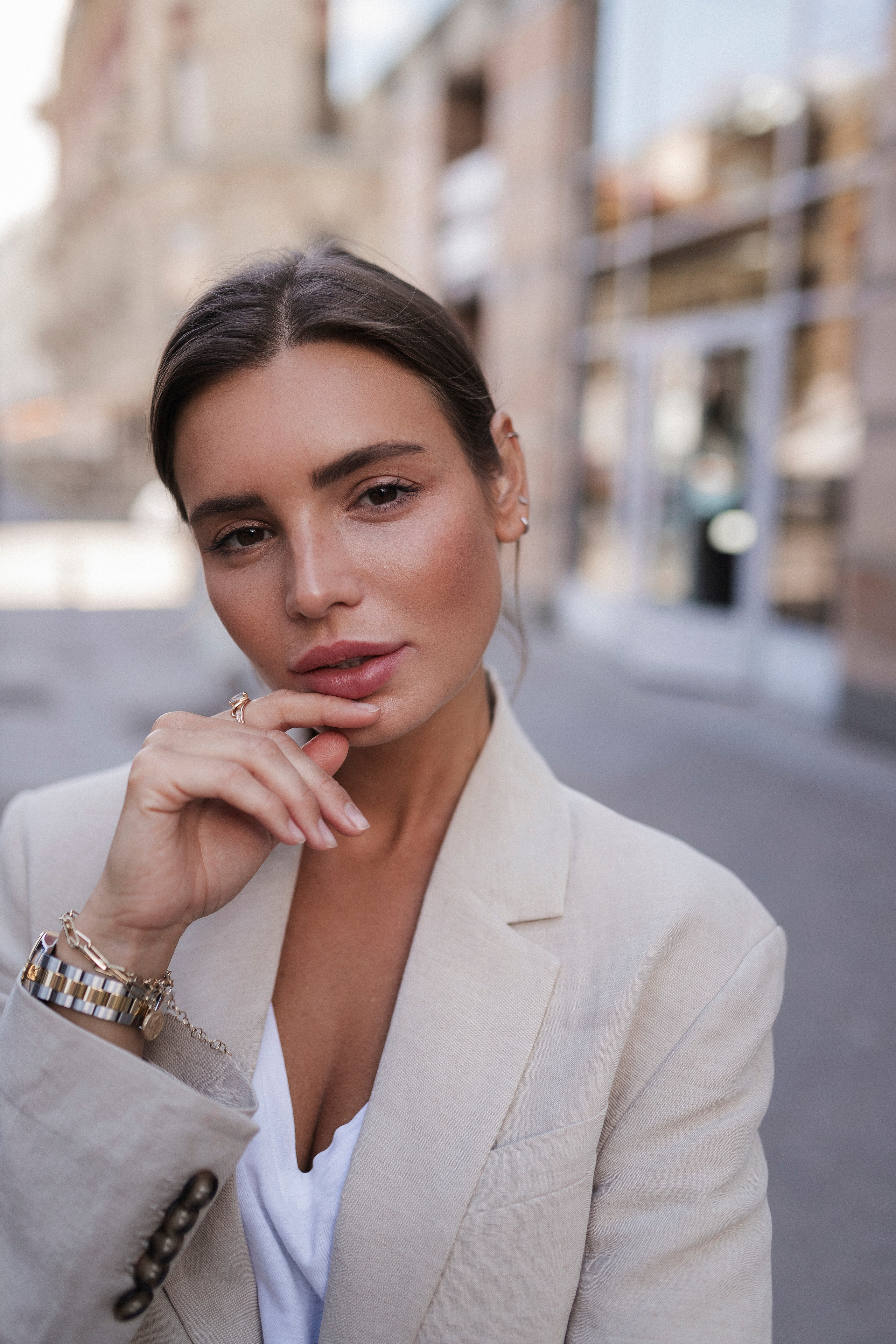 Фотосессия на улице и в кафе. Нейрокреатор Сербия, Нови-Сад