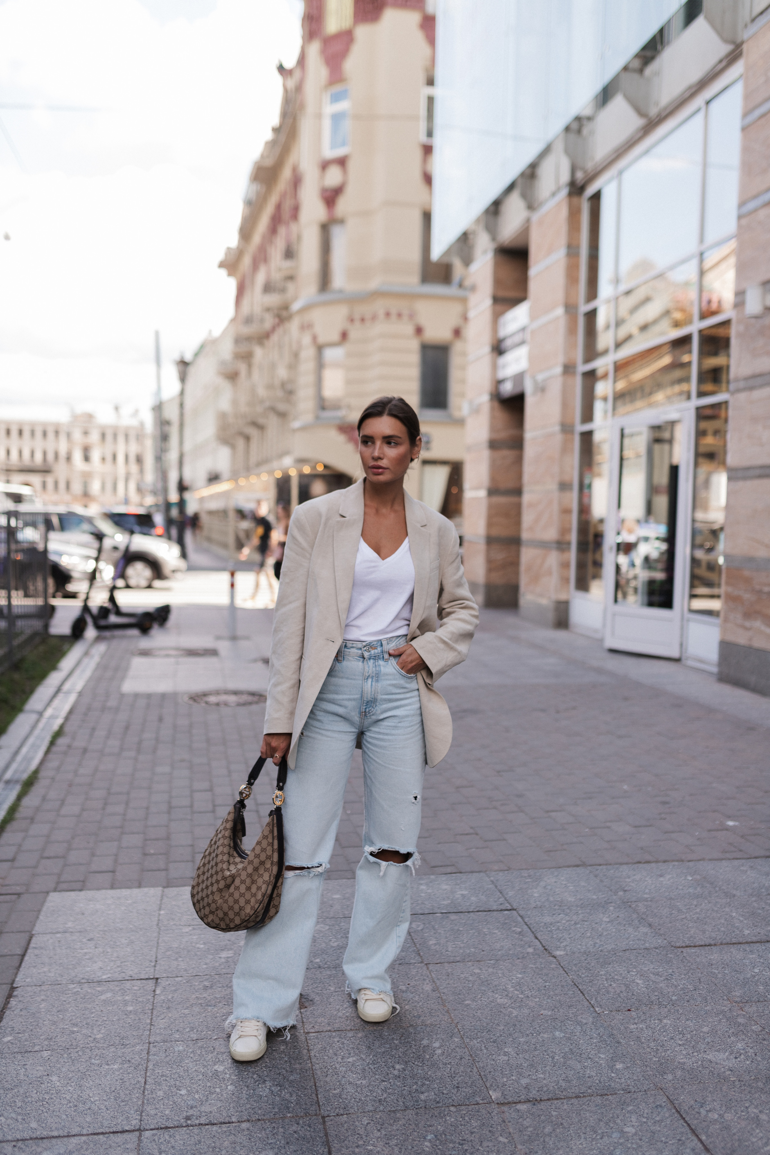 Фотосессия на улице и в кафе. Нейрокреатор Сербия, Нови-Сад