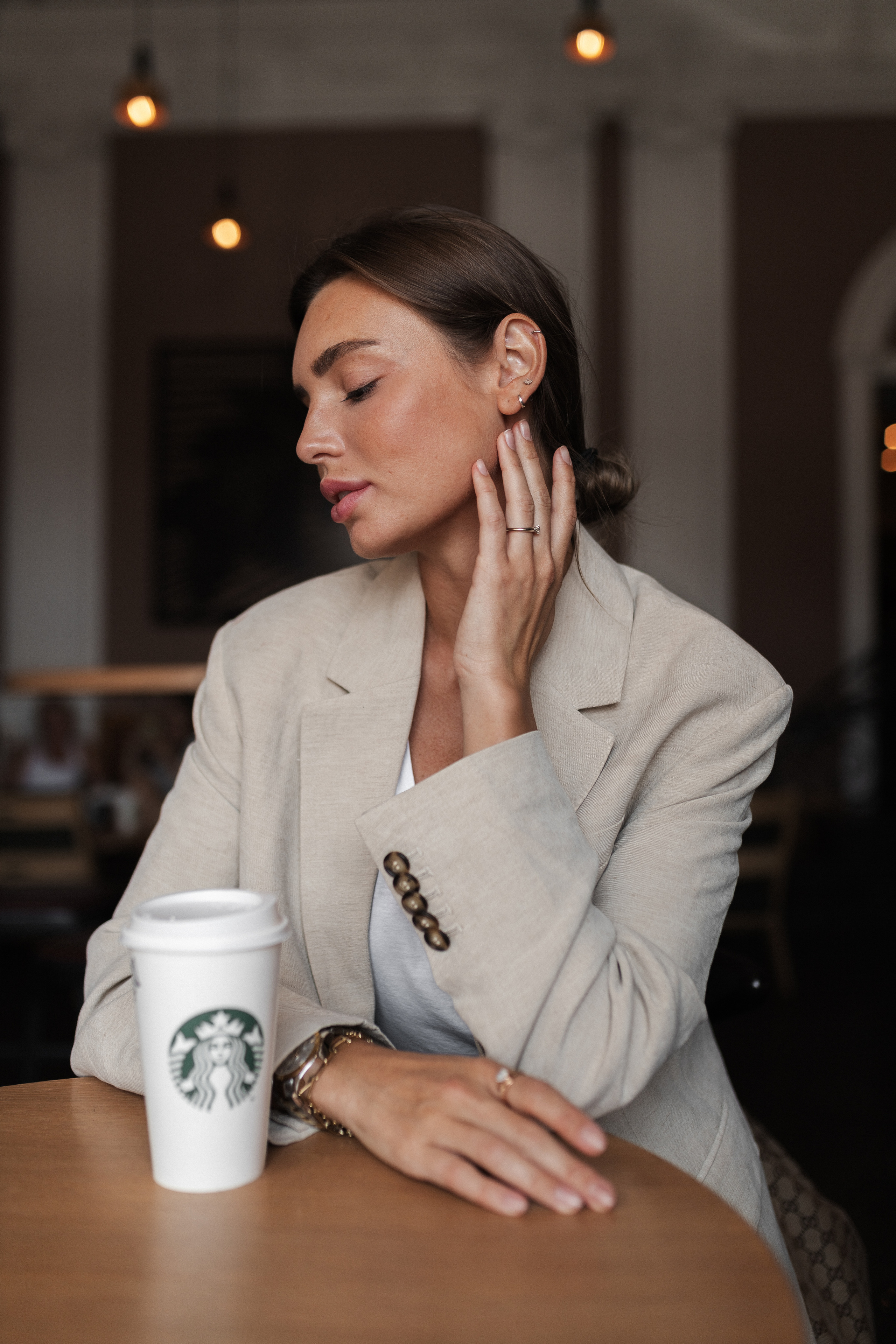 Фотосессия на улице и в кафе. Нейрокреатор Сербия, Нови-Сад