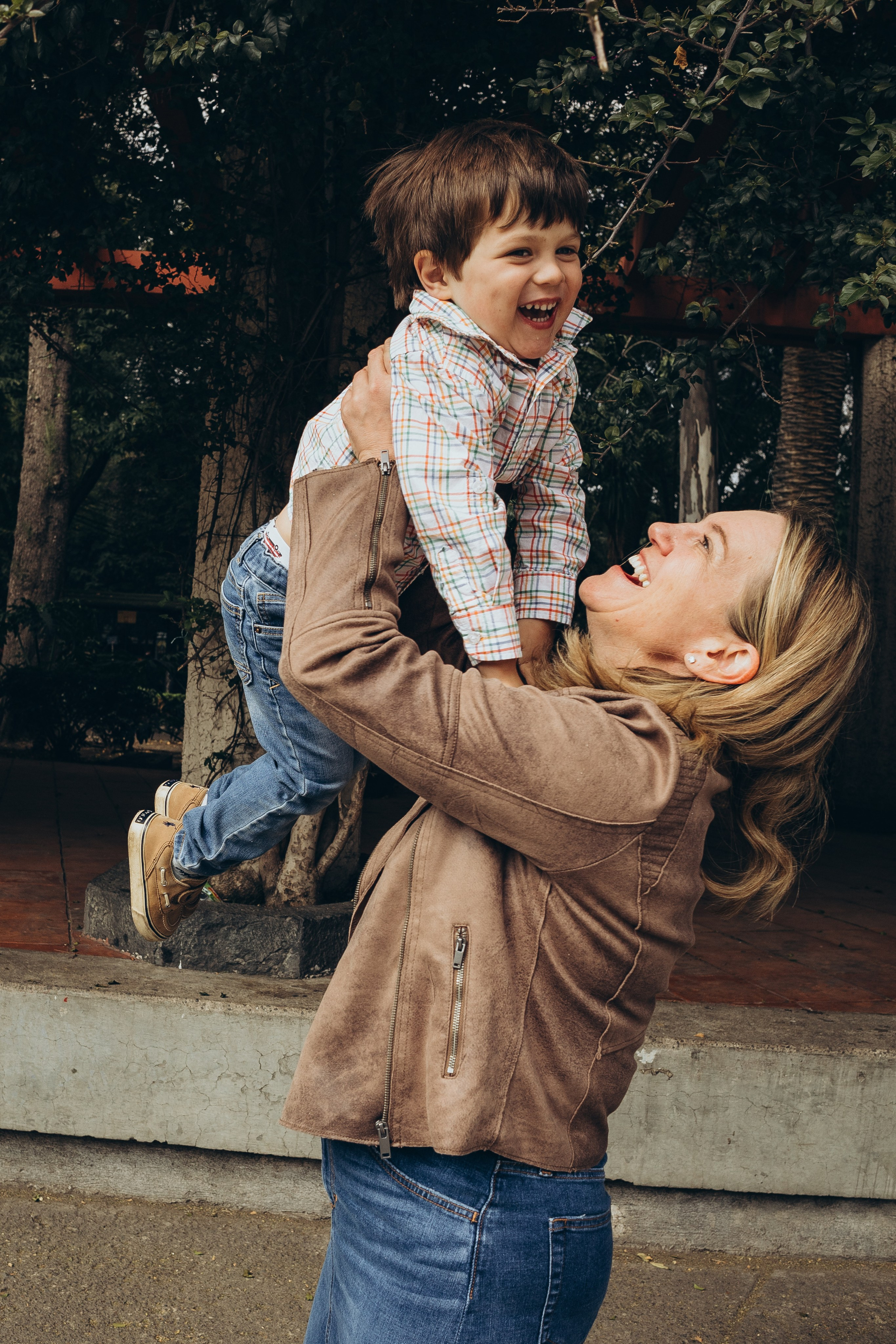 Sesión de fotos de mama e hijo en el Parque México, Condesa, Ciudad de México. Ирина Крохалева. Семейный фотограф в Екатеринбурге