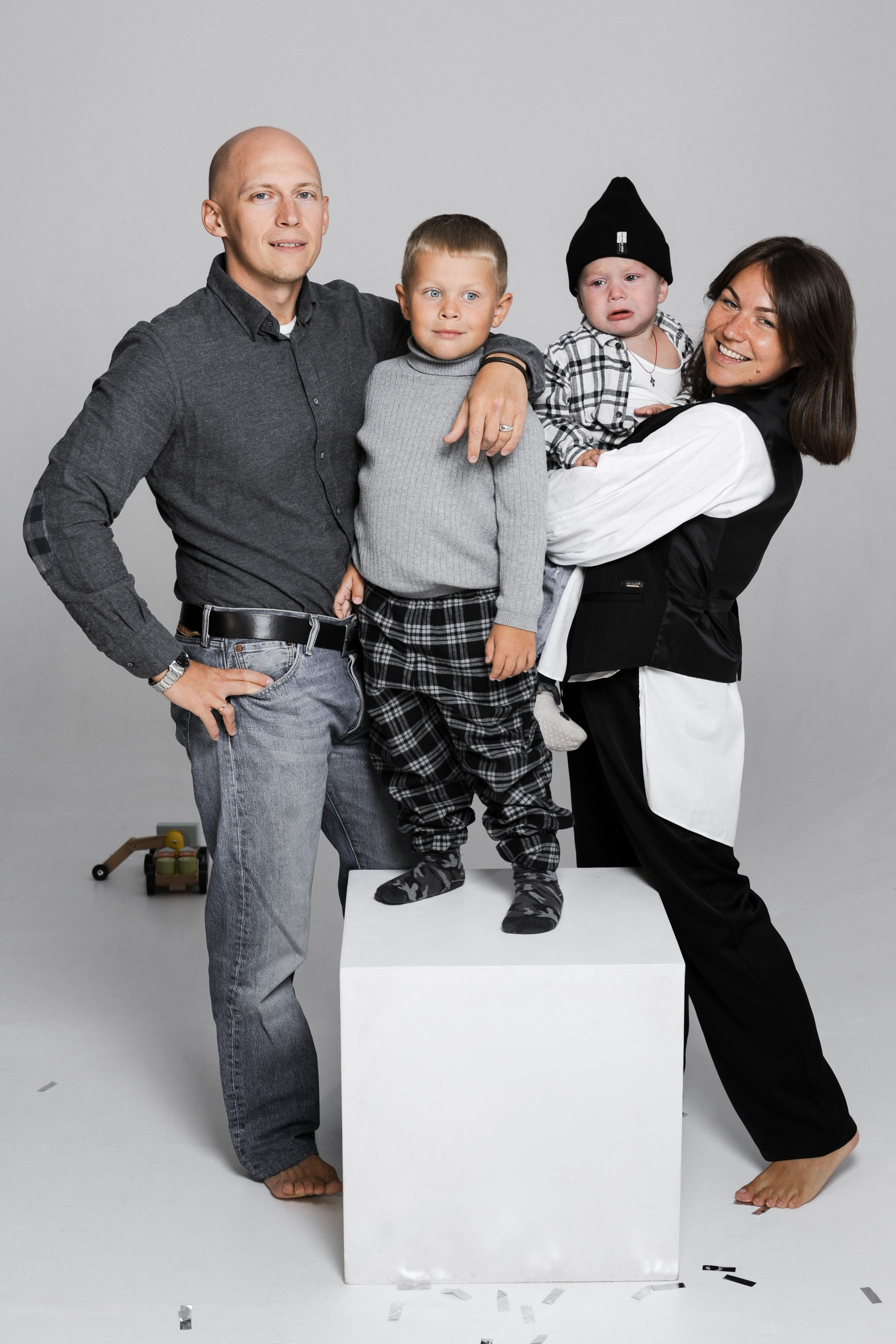 Минималистичная новогодняя семейная съемка. Фотограф в Екатеринбурге Артём Зайнетдинов