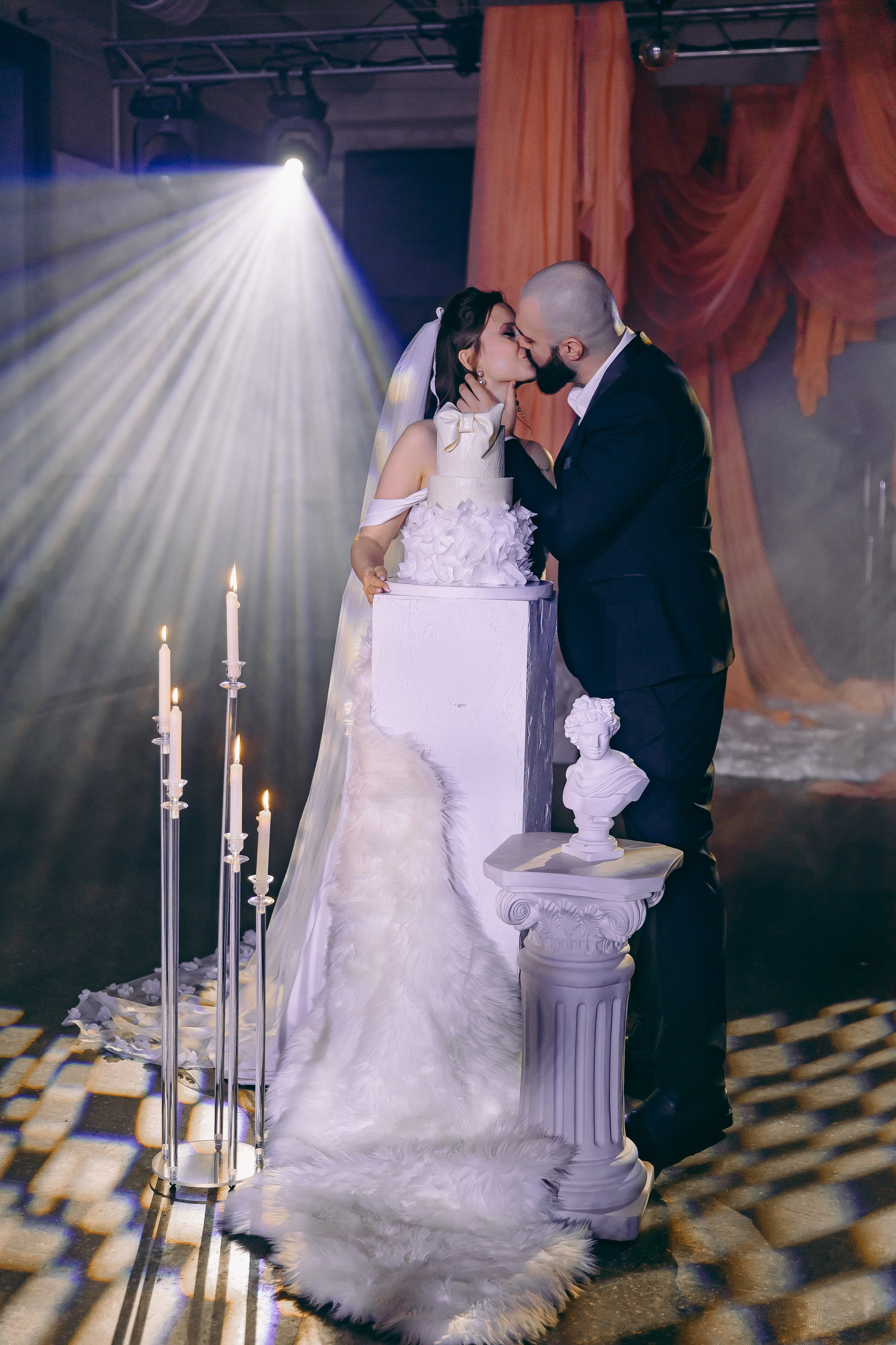 История торта Олеси и Владимира. Свадебный и семейный фотограф в Рязани Саша Крутых