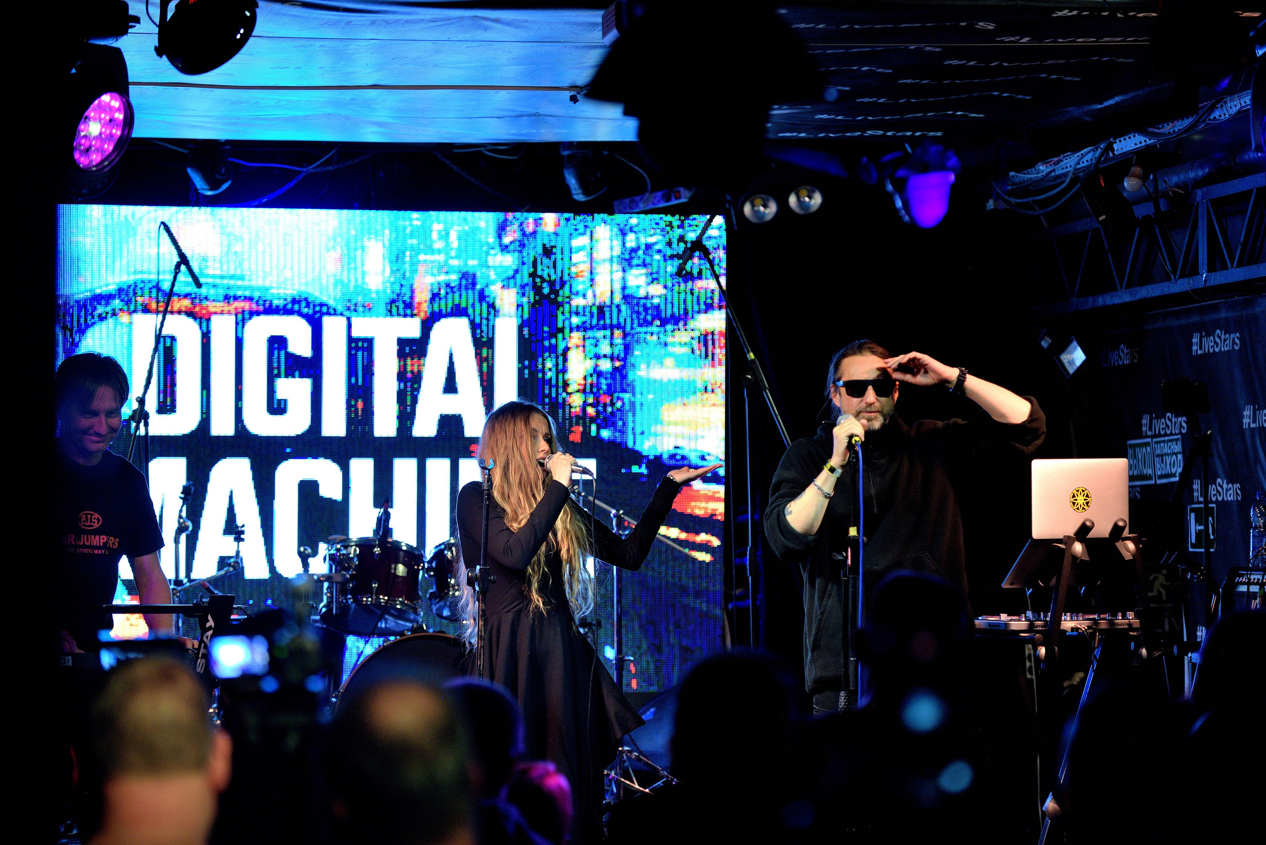 "Концерт группы "Digital Machine" на фестивале в клубе LiveStars".