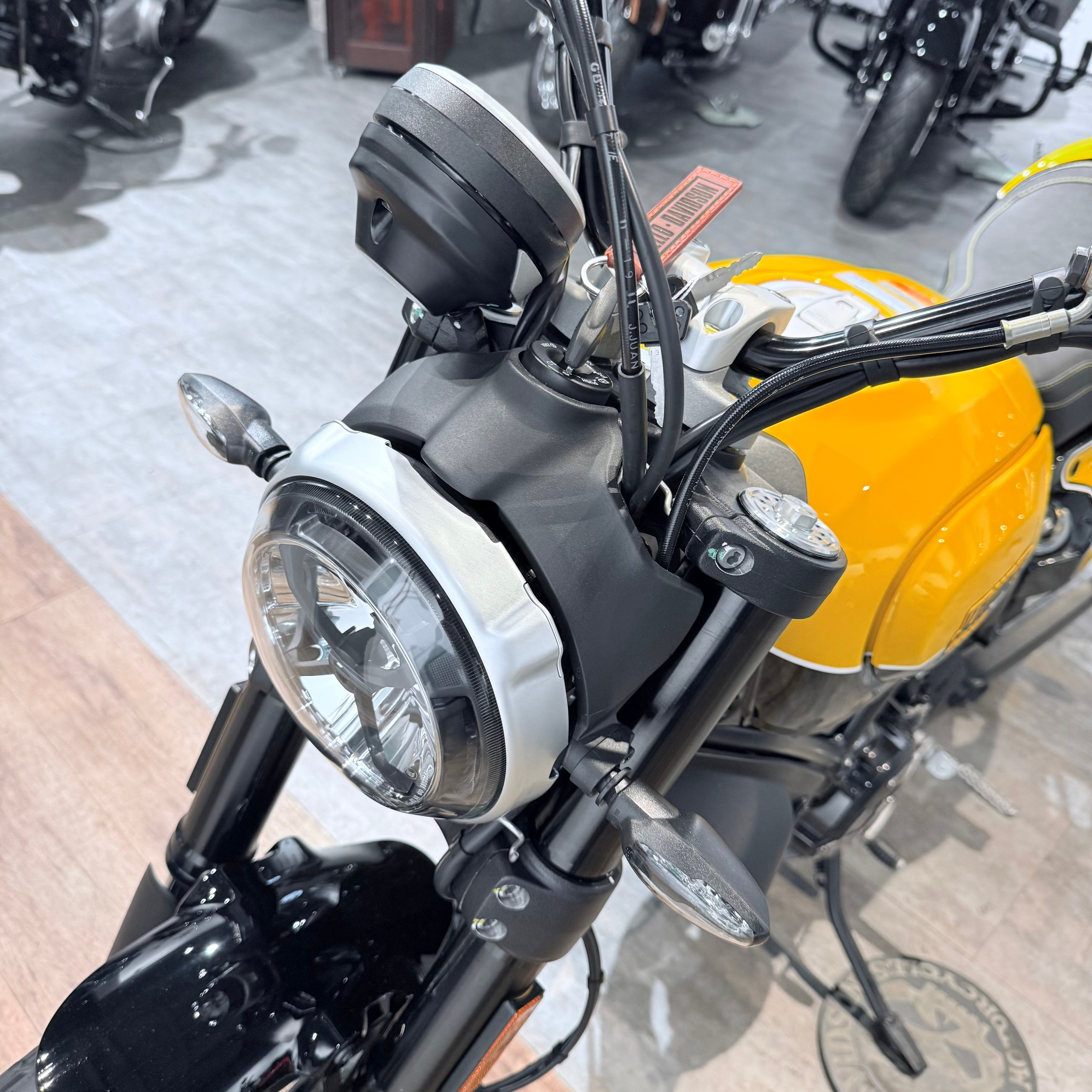 NЕW 2020 DUСАTI Scrambler Shining Blасk Yеllow. Hello Davidson, Москва. Только хорошие мотоциклы…