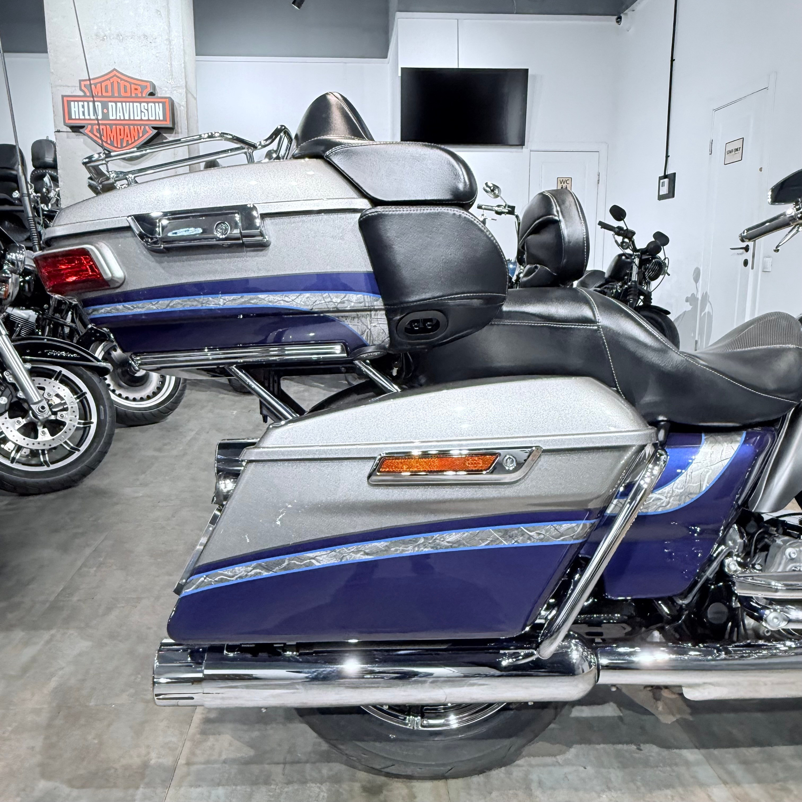 Мотоциклы Harley-Davidson 2016 CVO Limited 110 АВS Раlladium (Touring) — купить мотоцикл. Hello Davidson, Москва. Только хорошие мотоциклы…