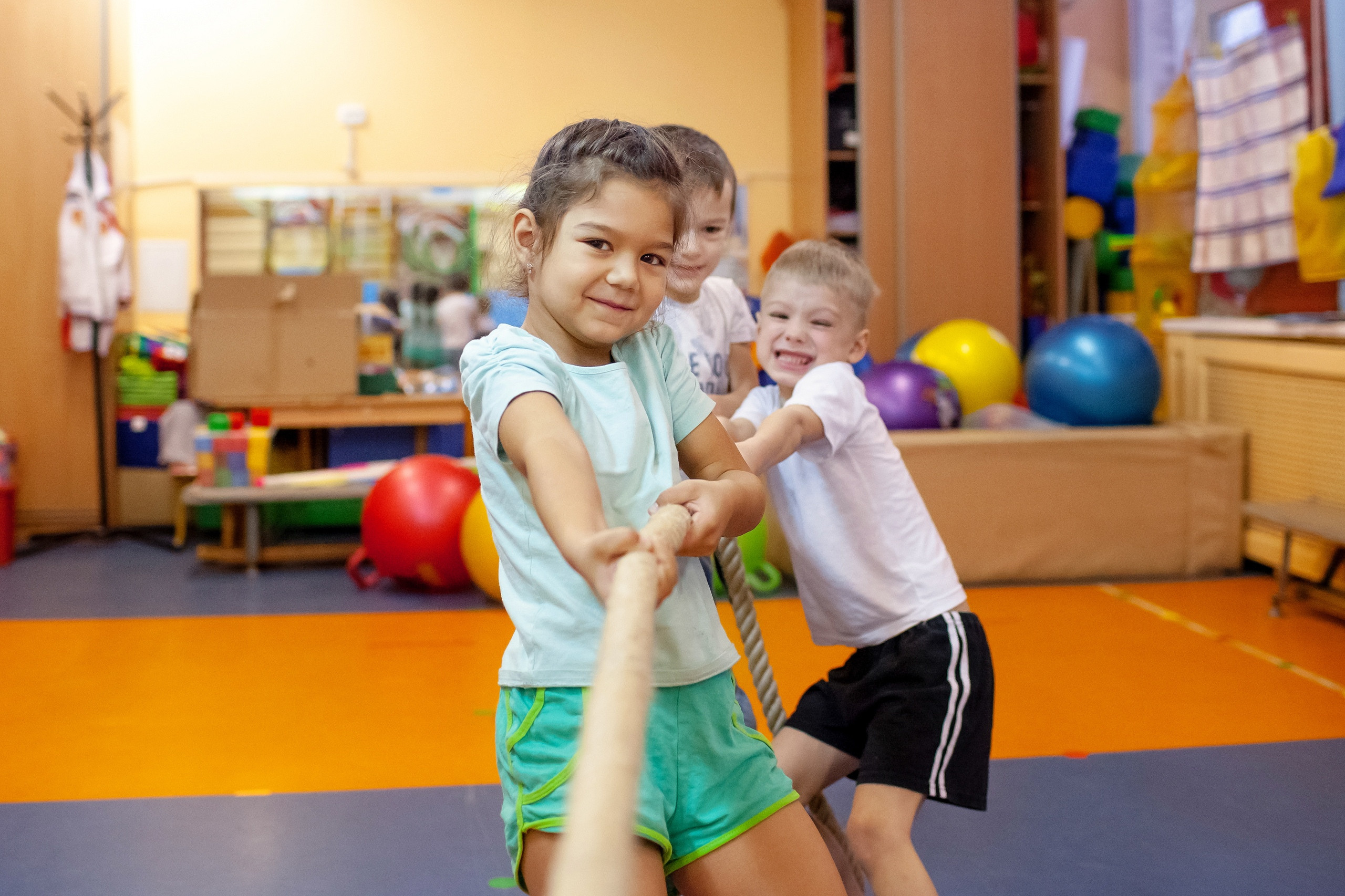 Фотография для выпускных альбомов в детском саду в выпускной группе в подготовительной группе детей фотограф для выпускных альбомов фото детей в группе мастер-класс детский портрет занятия в детском саду игры в детском саду физкультура в детском саду