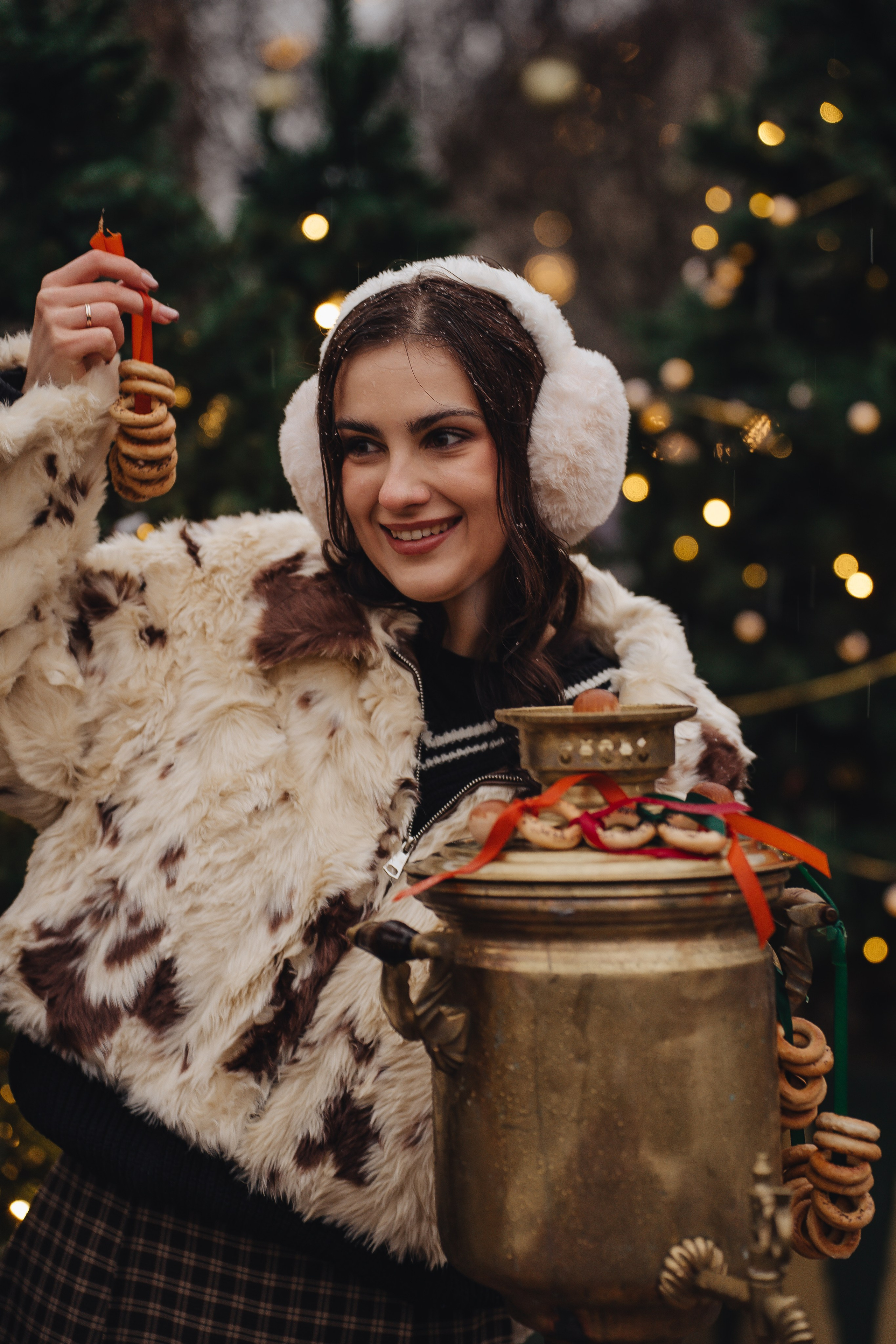 ПРОГУЛКА НА МАНЕЖНОЙ ПЛОЩАДИ ДЛЯ ДЕВУШКИ ПЕРЕД НОВЫМ ГОДОМ (НОВОГОДНЯЯ ФОТОСЕССИИЯ НА МАНЕЖНОЙ ПЛОЩАДИ). Профессиональный фотограф, Санкт-Петербург — Виктория Богомолова