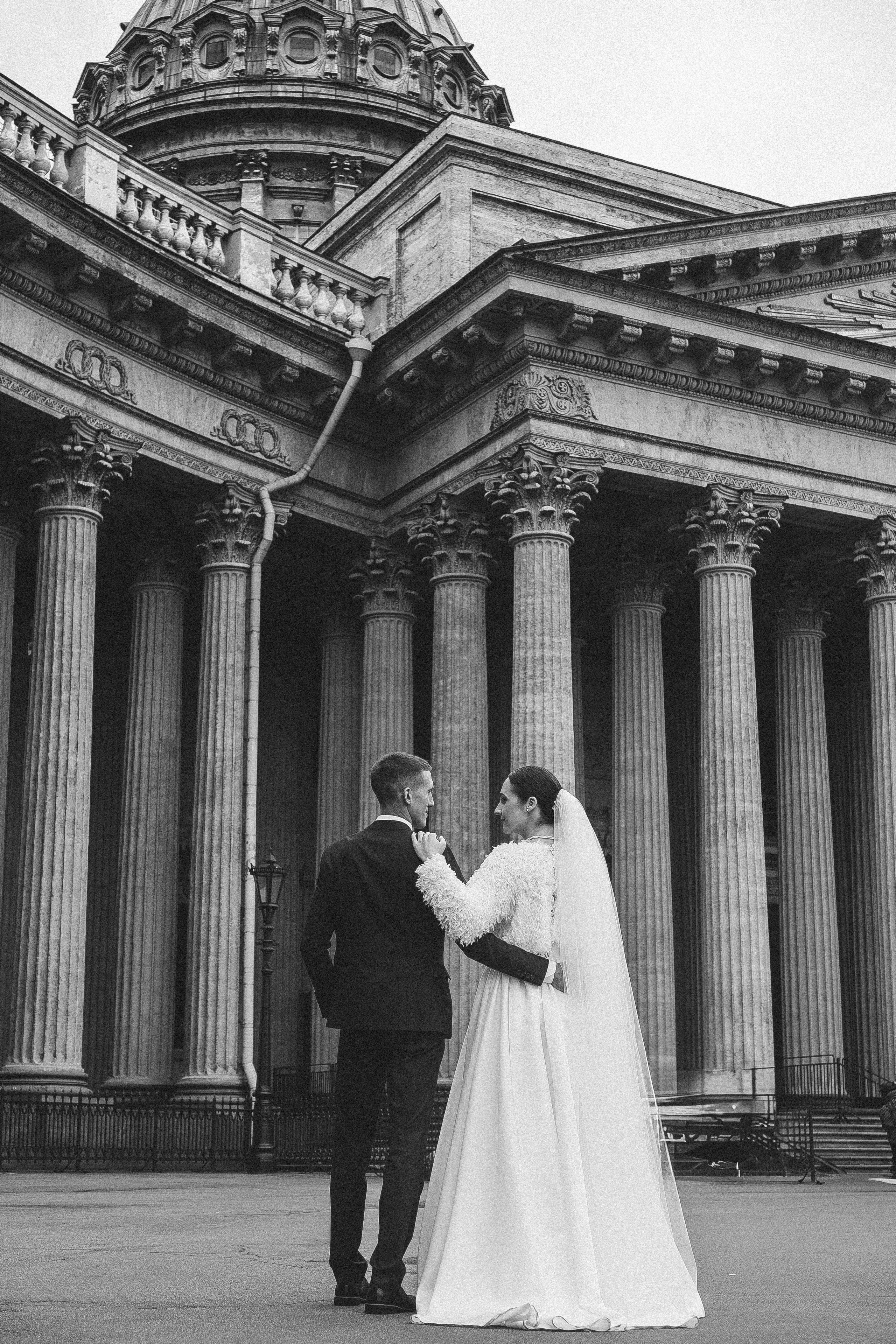 СВАДЕБНАЯ ПРОГУЛКА В САНТК-ПЕТЕРБУРГЕ (ИСАКИЕВСКИЙ СОБОР, ЗИМНЯЯ КАНАВКА, ЭРМИТАЖ И БОЛЬШАЯ МОРСКАЯ УЛИЦА). Профессиональный фотограф, Санкт-Петербург — Виктория Богомолова