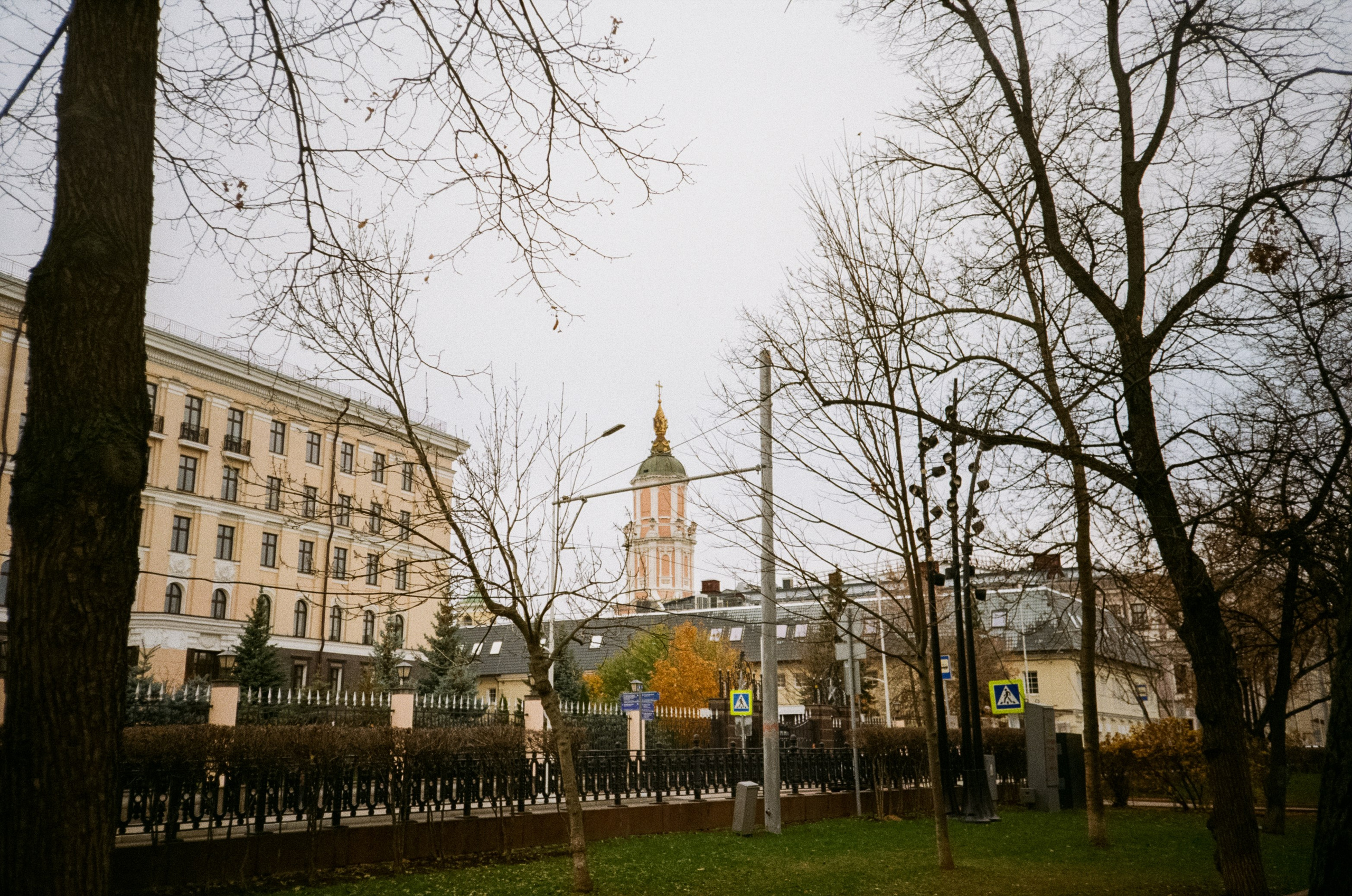 Чистые пруды, Покровка, Потаповский переулок / Cosina CX-1 / Kodak ProImage 100