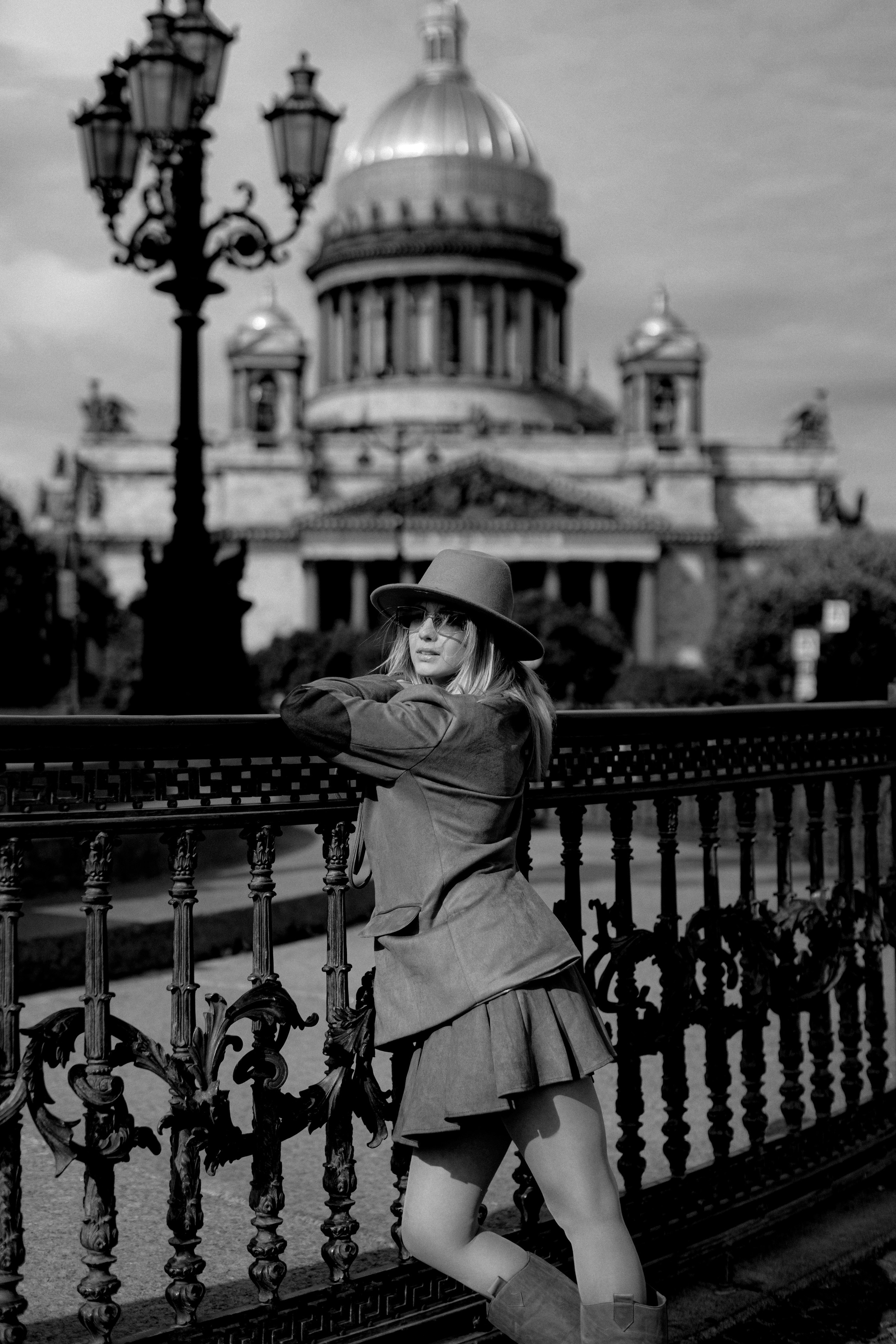 Фотосессия в Питере на фоне Исаакиевского собора летом