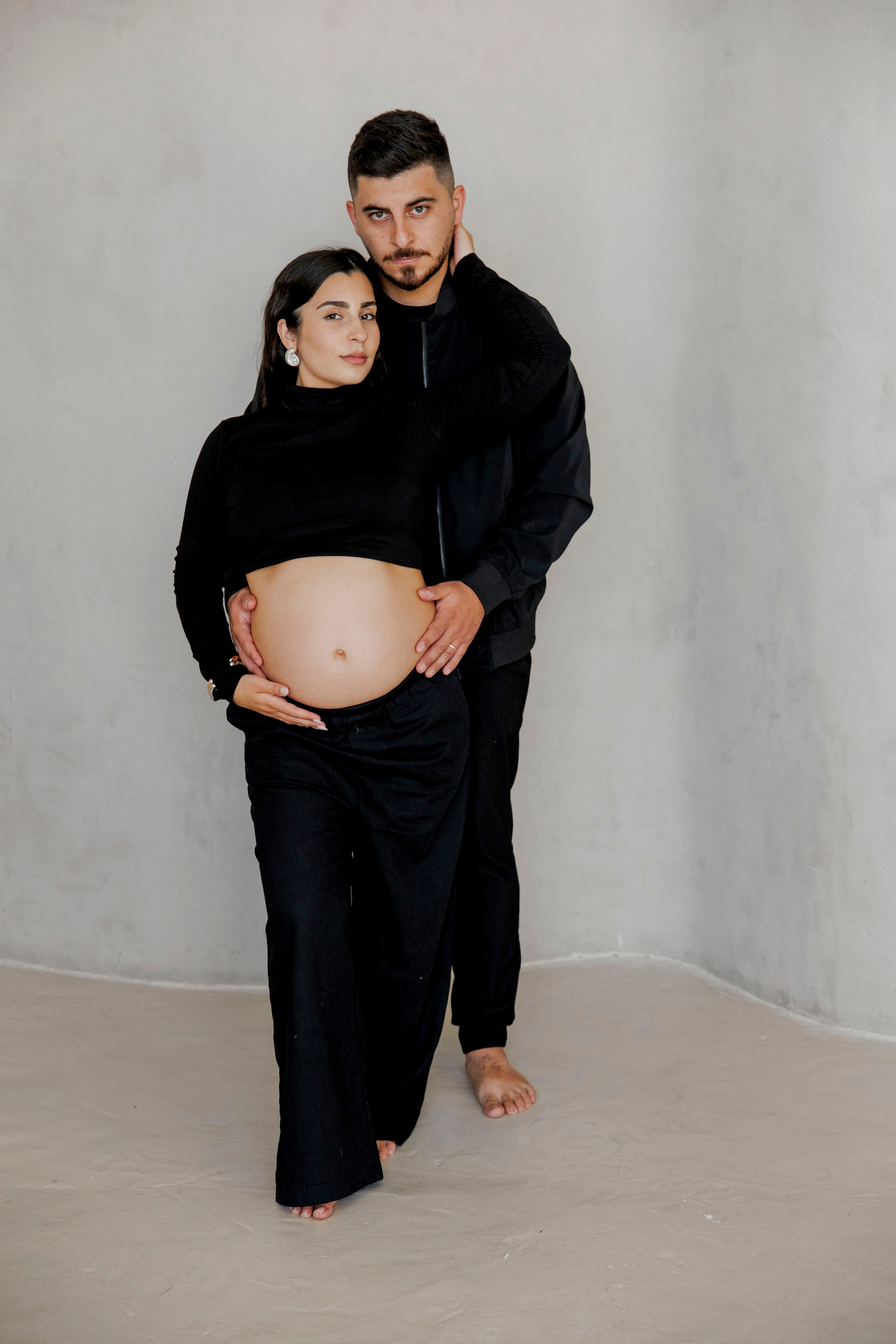 Pregnancy photoshoot inside the Grey Studio. Главная