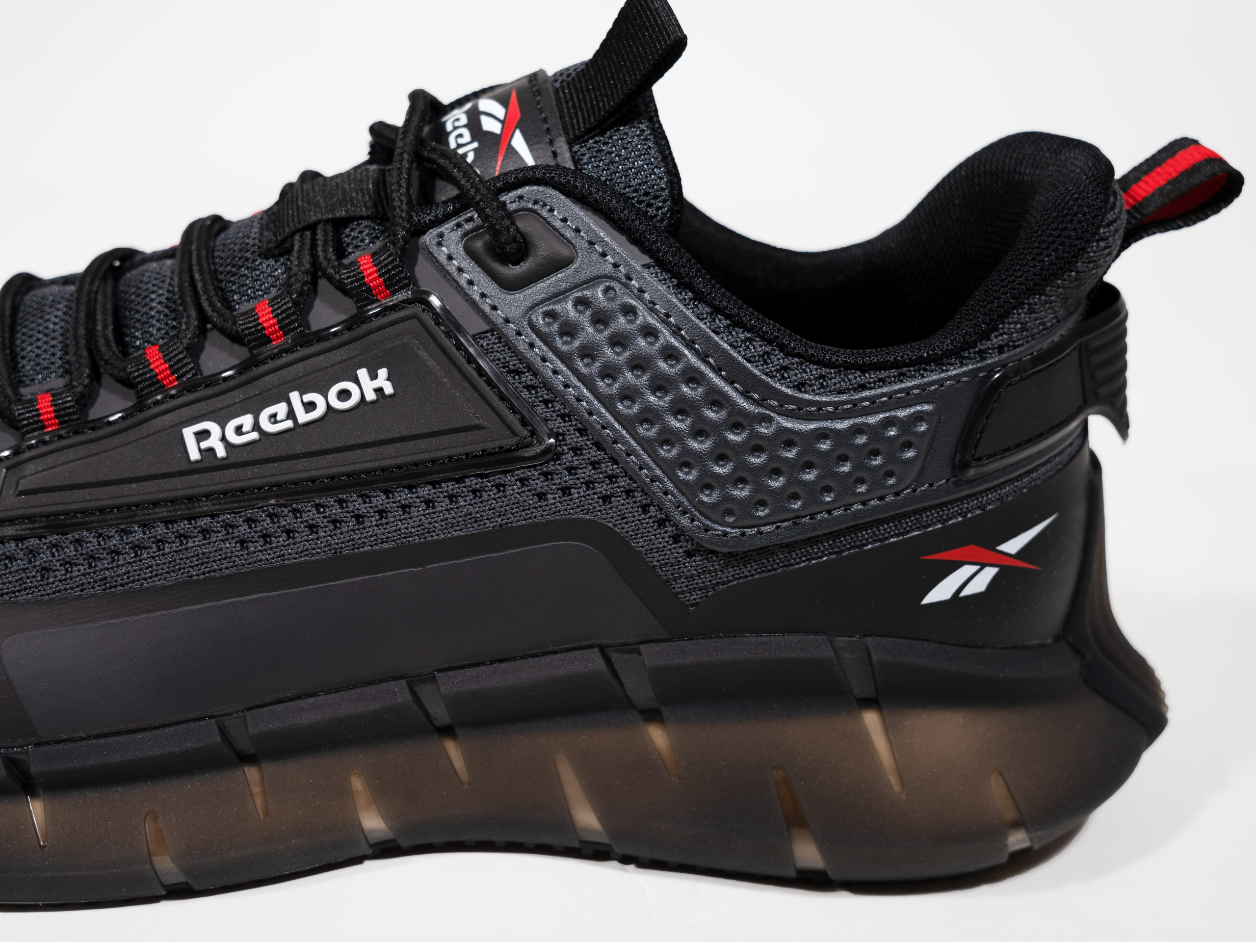 Съемка кроссовок для авито. Олейник Денис — предметный фотограф, фотограф для маркетплейсов в Казани