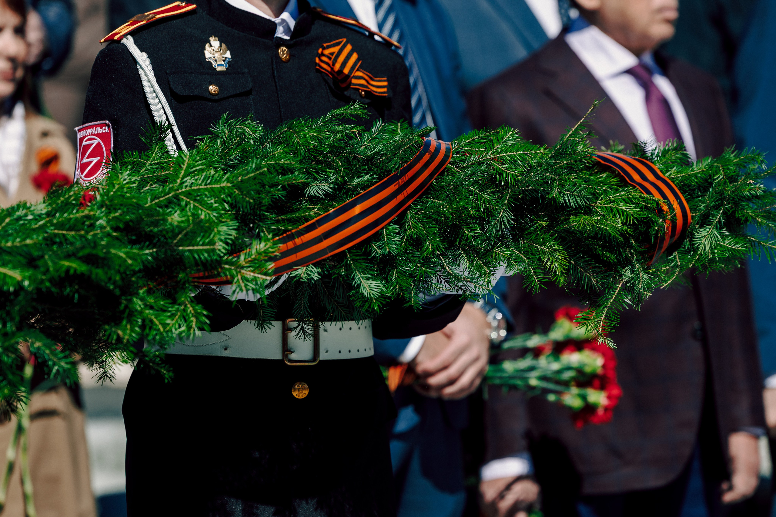 Торжественный митинг, посвящённый открытию Мемориала Славы воинам-новотрубникам. Лёшка Варзегов — фотограф