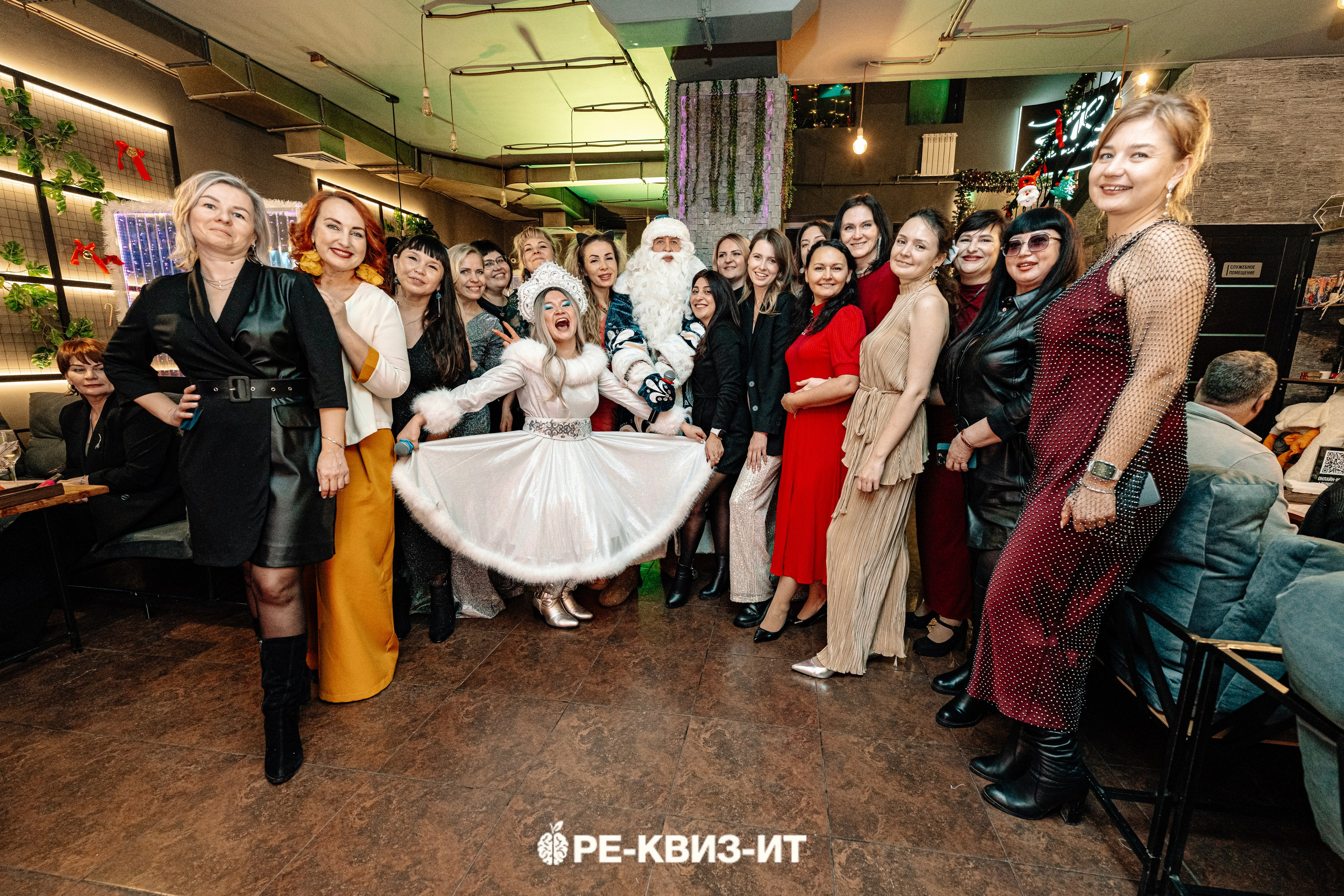 Реквизит — квиз в Зеленодольске и Волжске ZR cafe. Свадебный фотограф в Казани, и Зеленодольске Радик Мухаметов