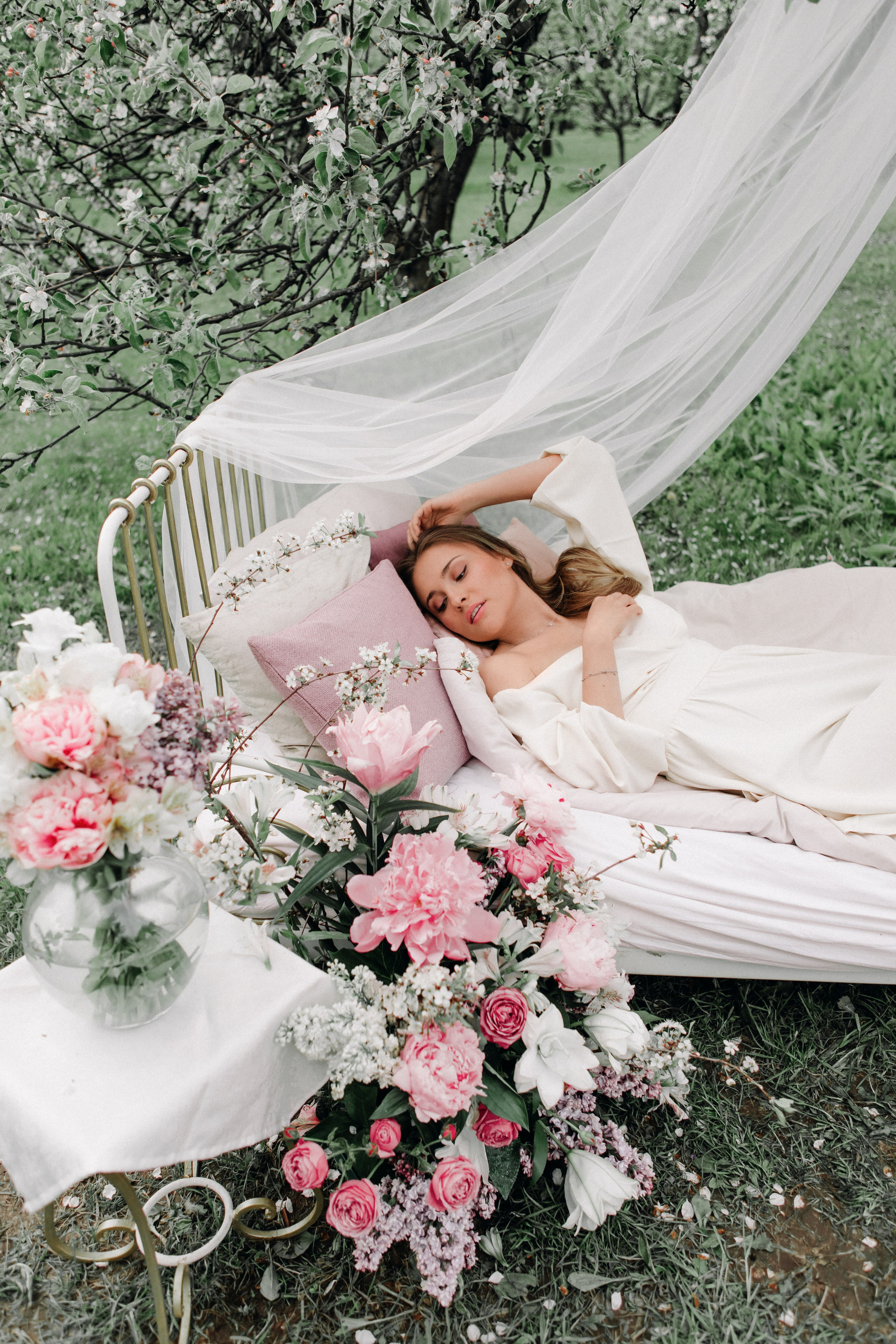 Юлия. Цветущий сад. Фотограф в Москве Ольга Сатони