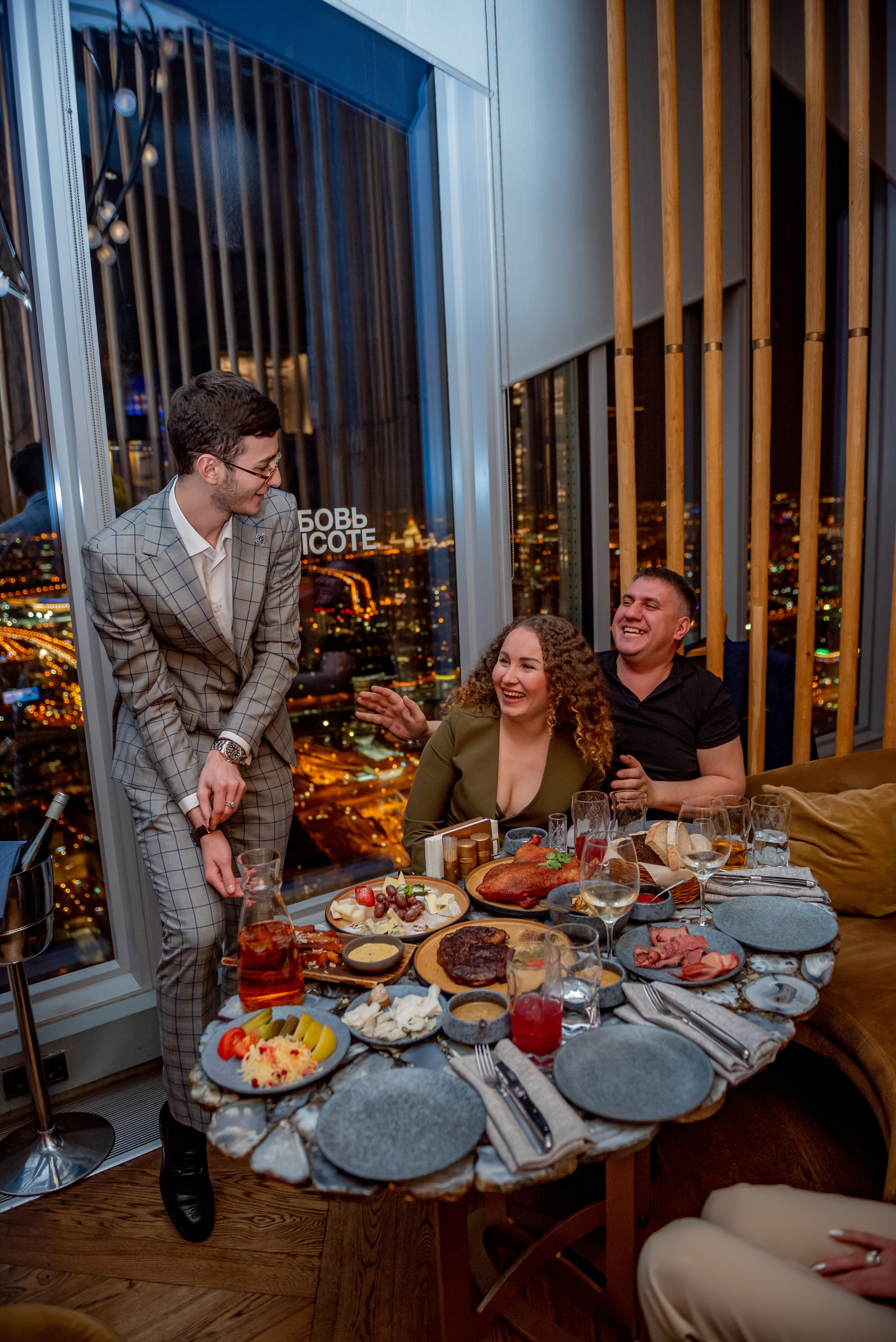 Ксения. Москва Сити. Ресторан Sixty. Станислав Тюрин Фотограф Москва. Индивидуальные и семейные фотосессии;